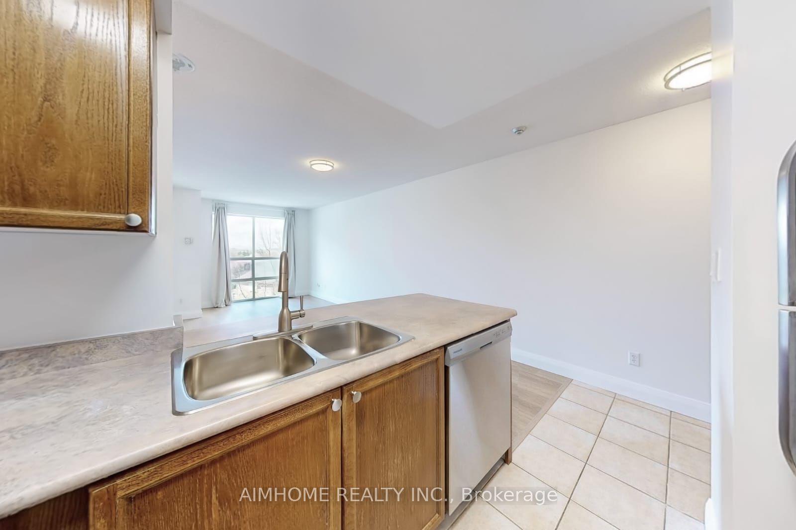 3 Ellesmere Street 413, Richmond Hill, ON L4B 4N2