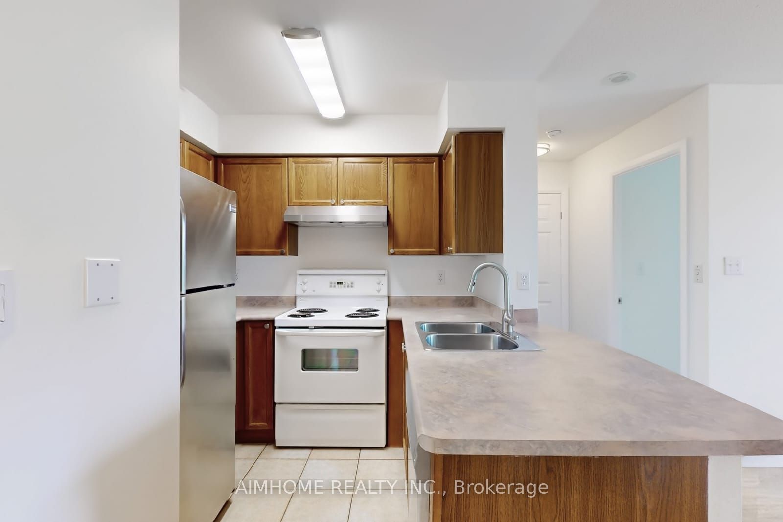 3 Ellesmere Street 413, Richmond Hill, ON L4B 4N2 photo 3
