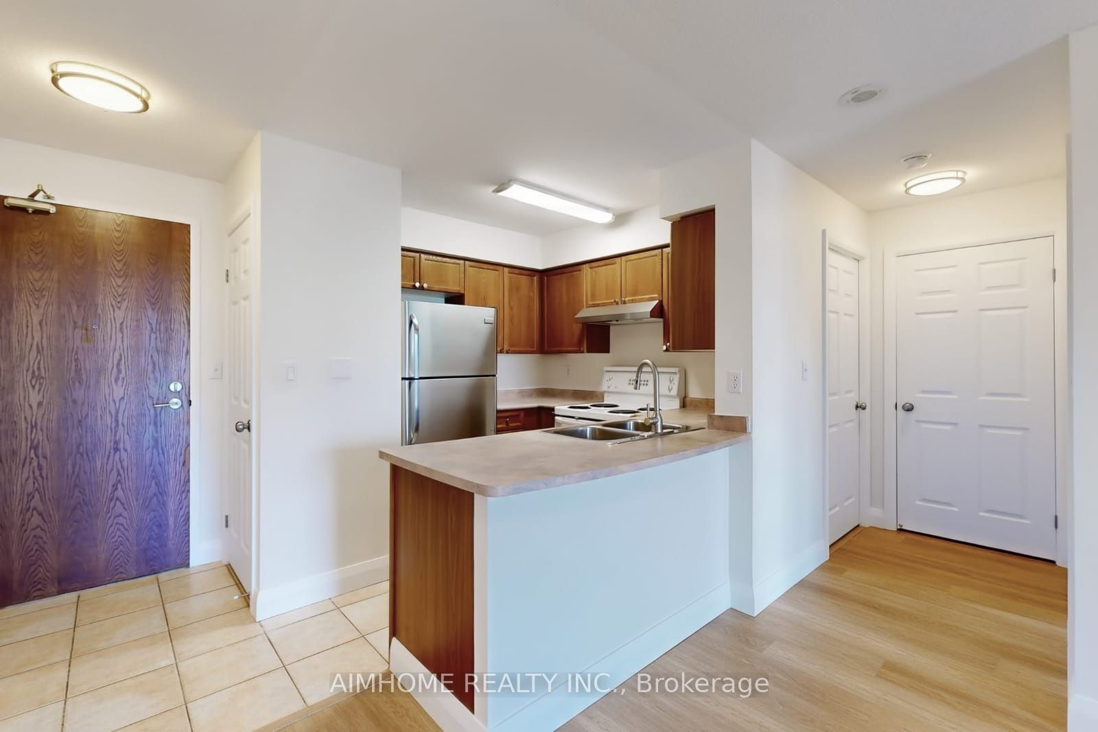 3 Ellesmere Street 413, Richmond Hill, ON L4B 4N2 photo 4