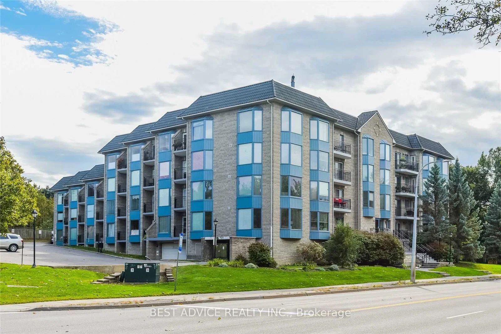 85 Wellington Street W 104, Aurora, ON L4G 2P2