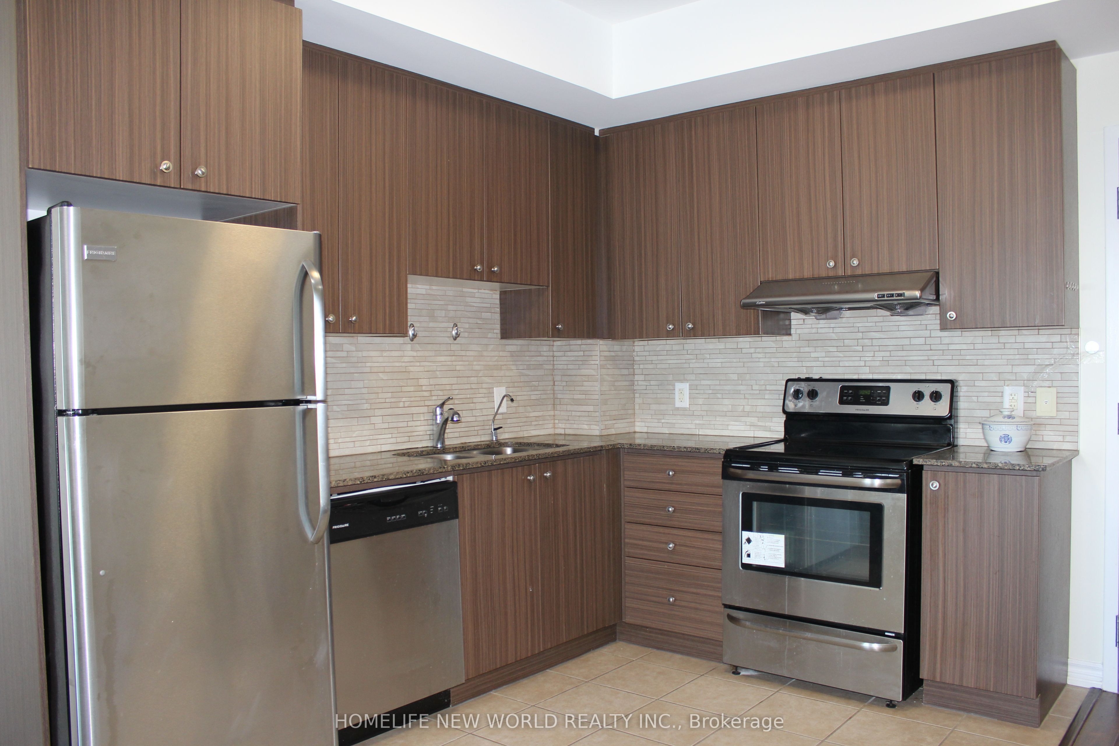 8323 Kennedy Road 603, Markham, ON L3R 5W7 photo 4