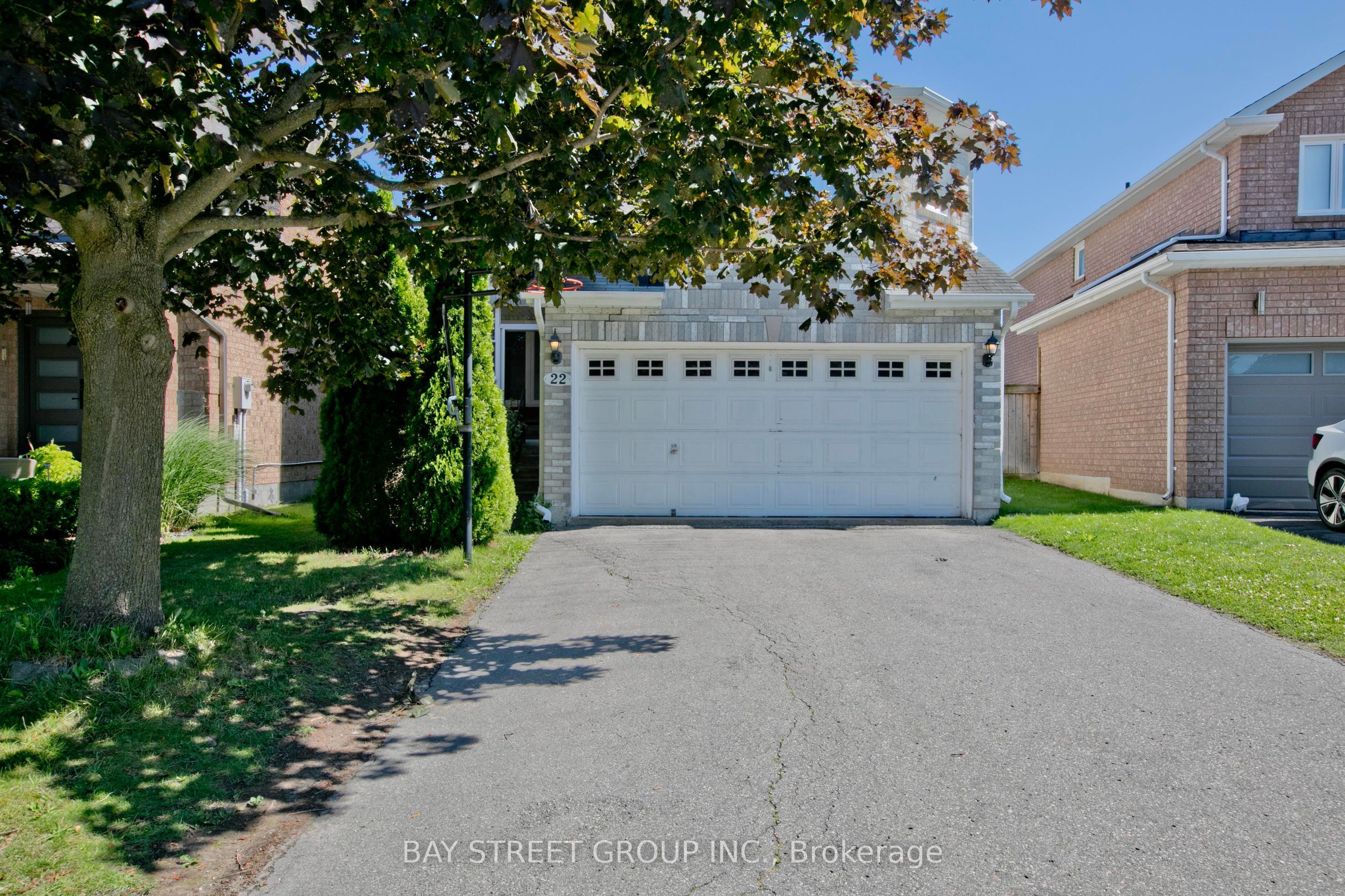 22 Taos Court, Richmond Hill, ON L4C 0G5 photo 2