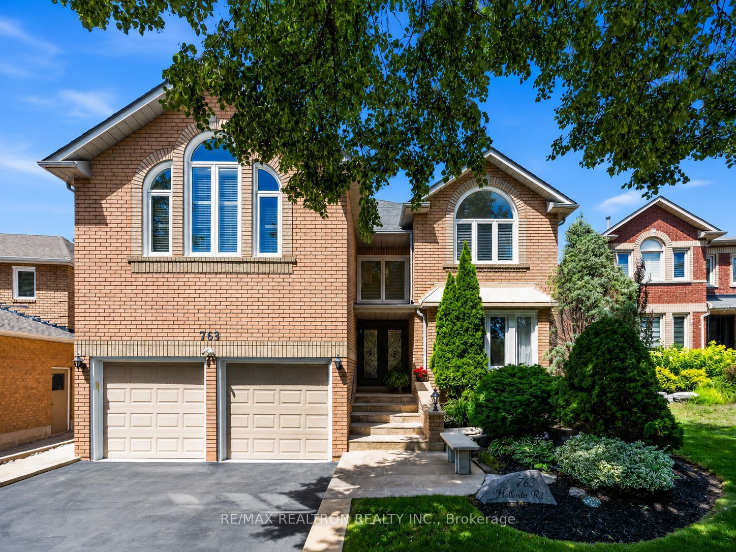 763 Hollander Road, Newmarket, ON L3Y 8H5