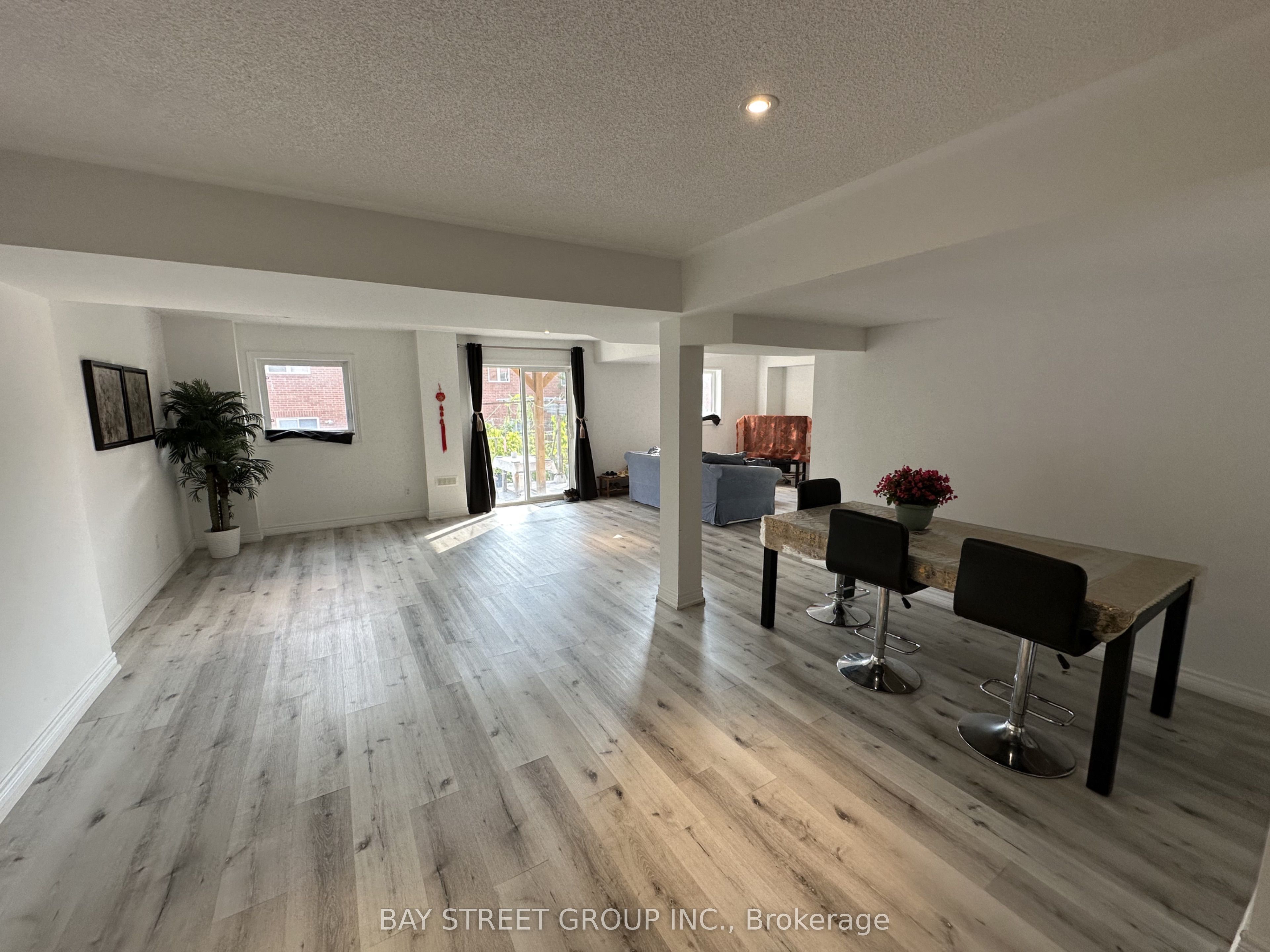 196 Colesbrook Road, Richmond Hill, ON L4S 0C2 photo 2