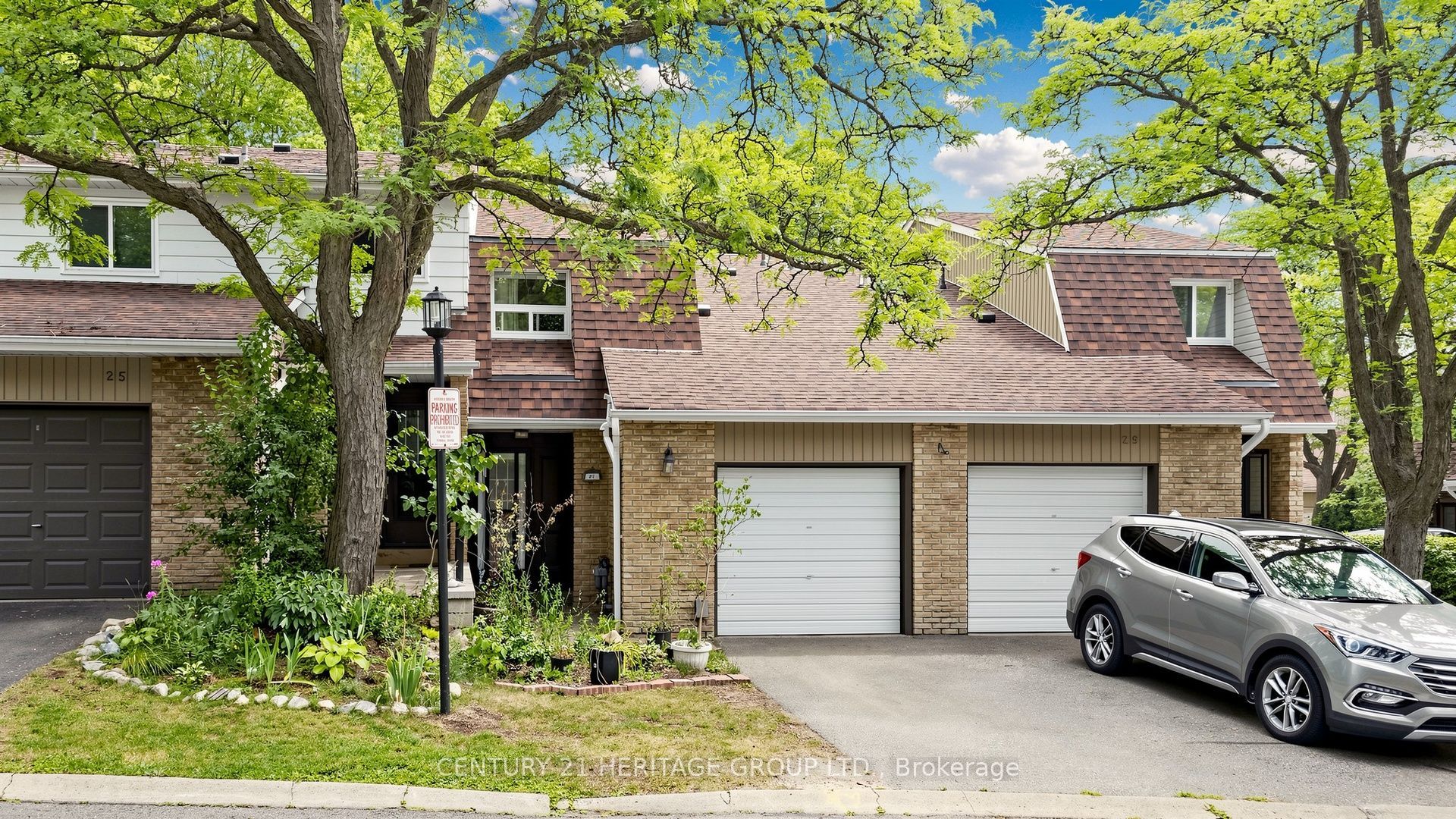 27 Dunkeld Way, Markham, ON L3T 4Y8