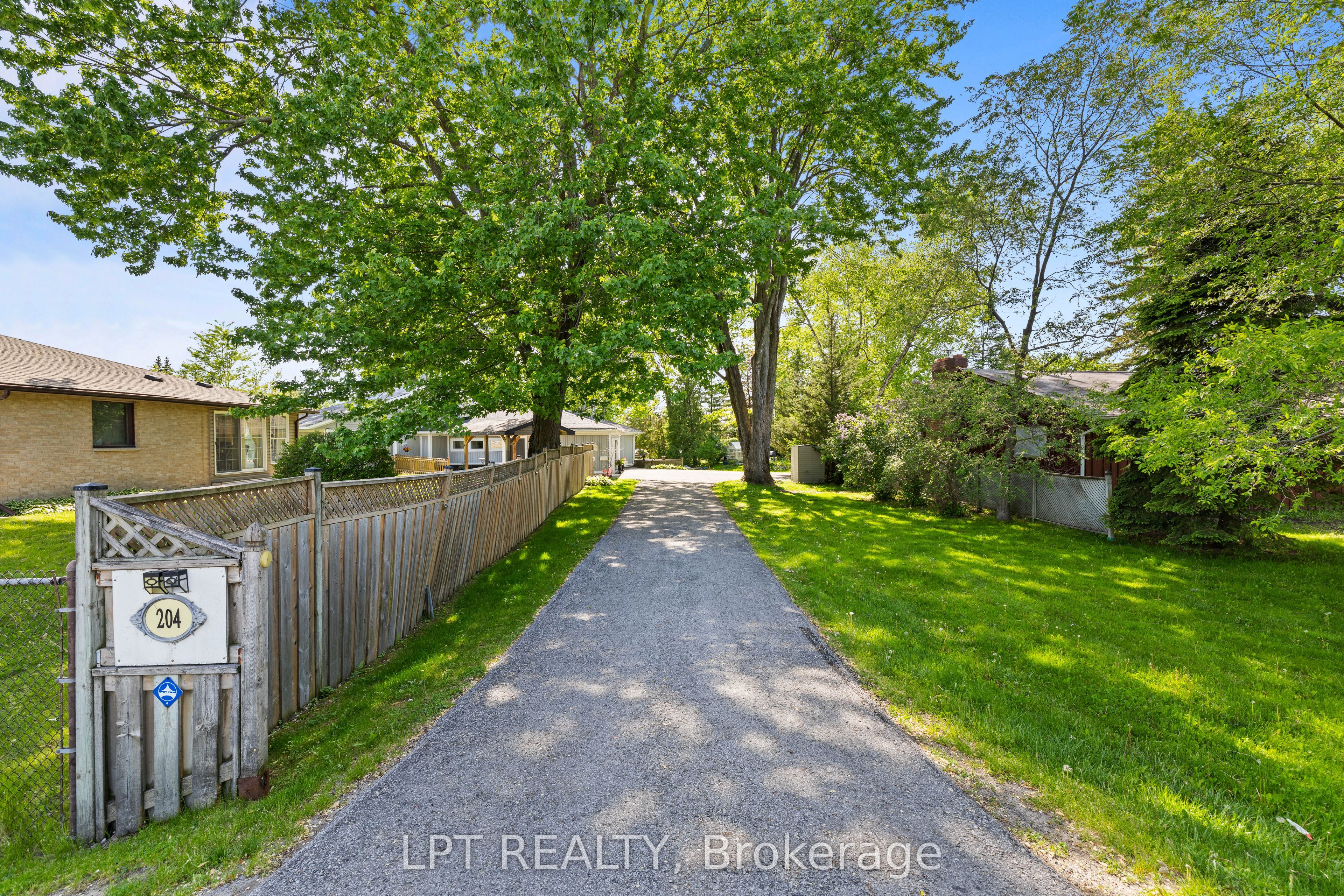 204 The Queensway S, Georgina, ON L4P 2A6 photo 4
