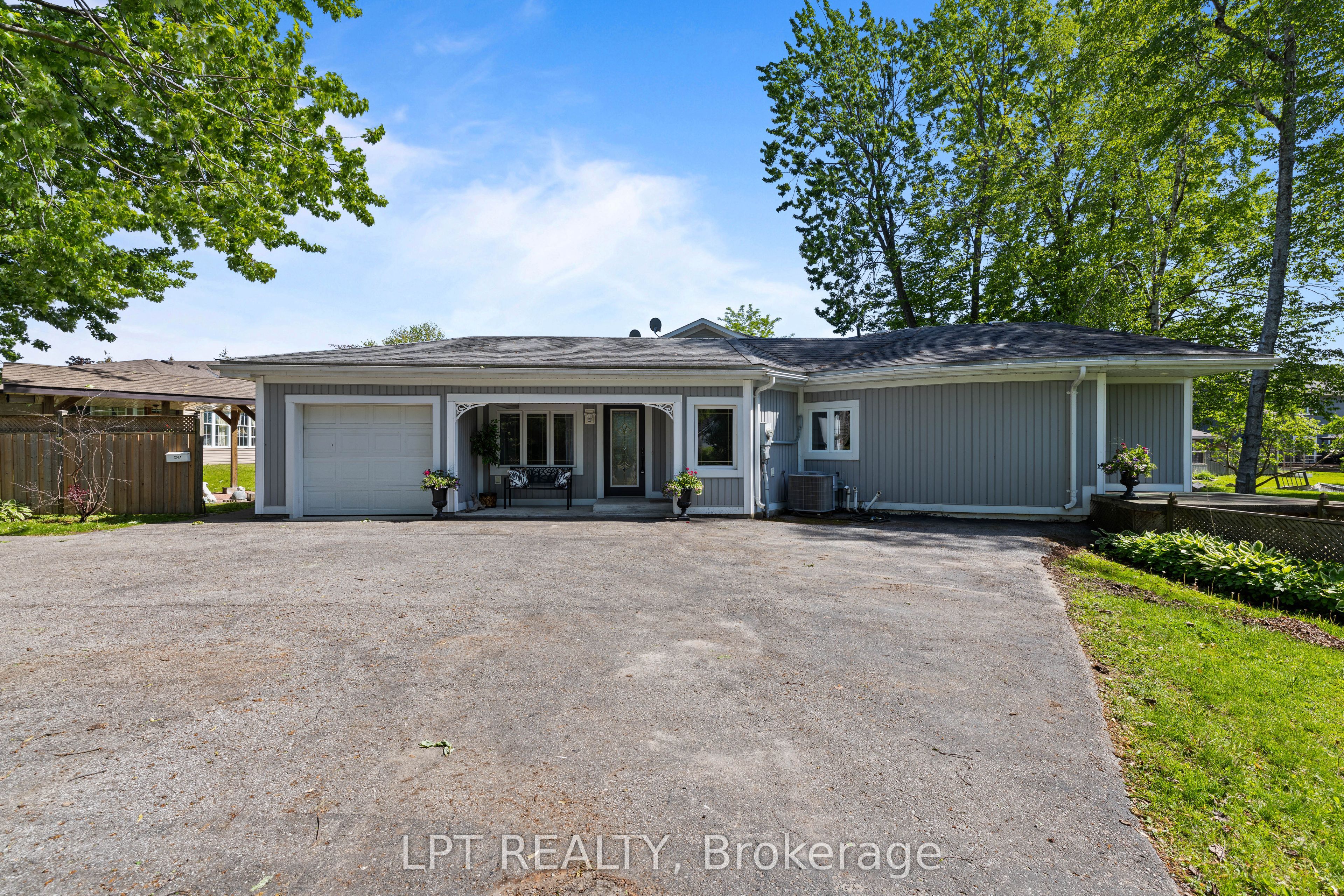 204 The Queensway S, Georgina, ON L4P 2A6 photo 5