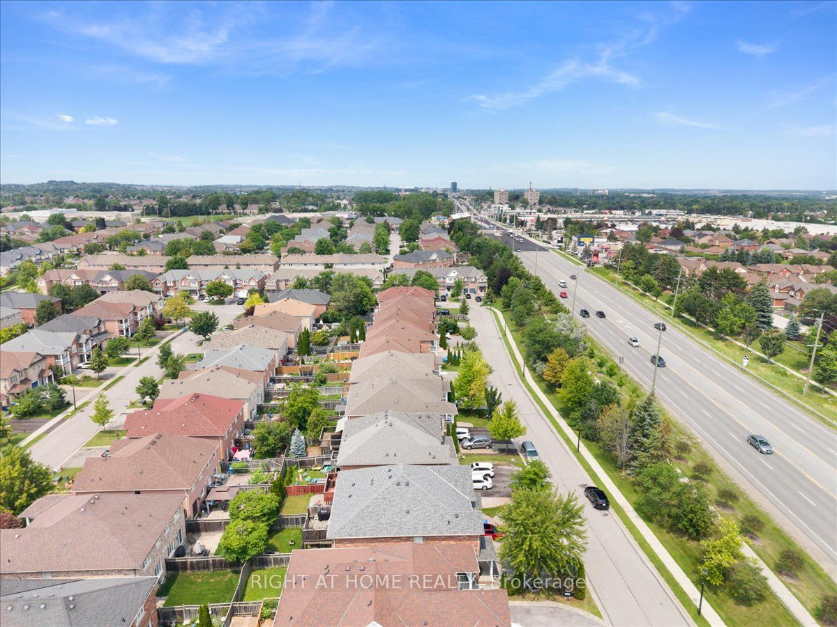 171 Burgess Crescent, Newmarket, ON L3X 2T9 photo 4