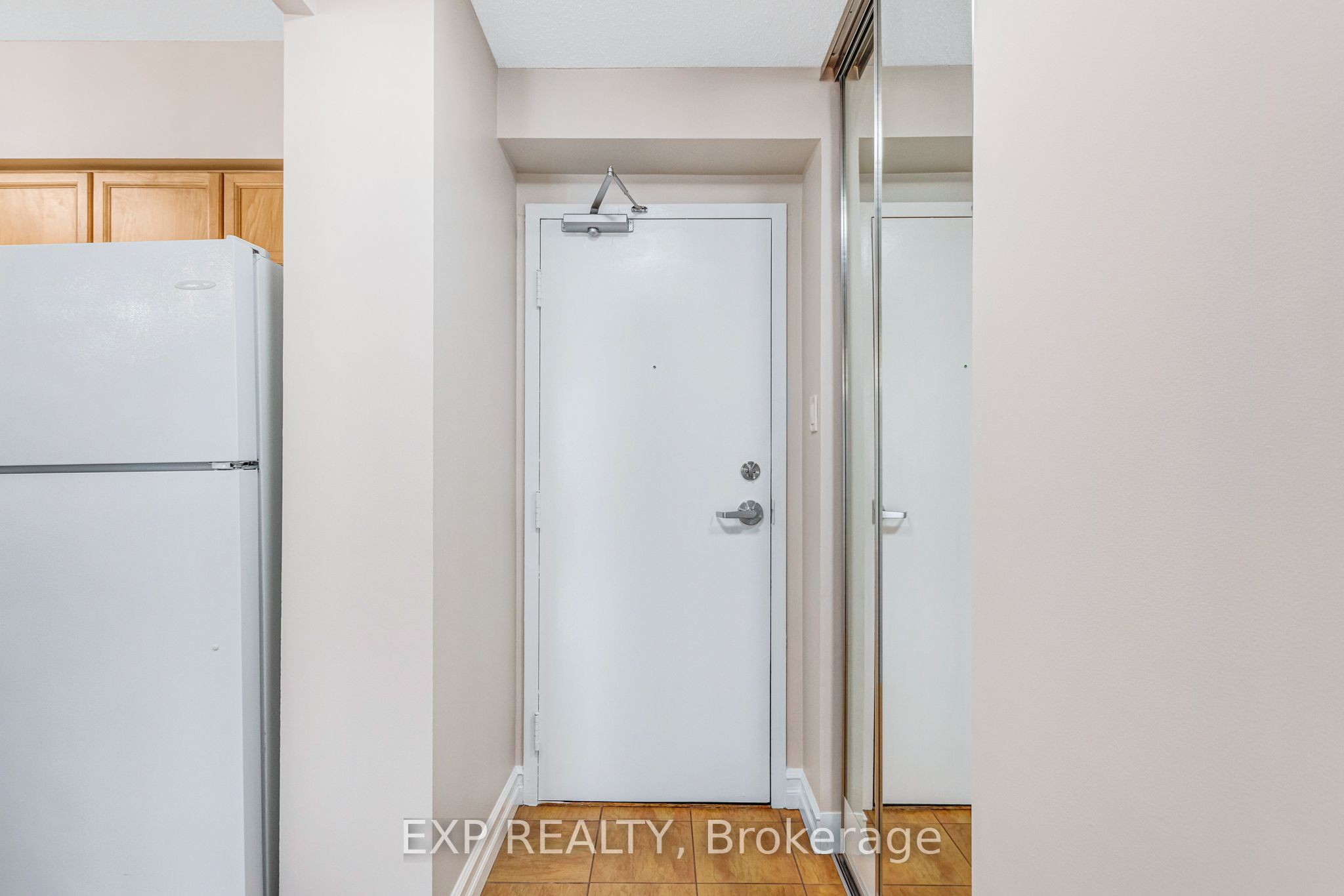 260 Davis Drive 1014, Newmarket, ON L3Y 7C3 photo 3