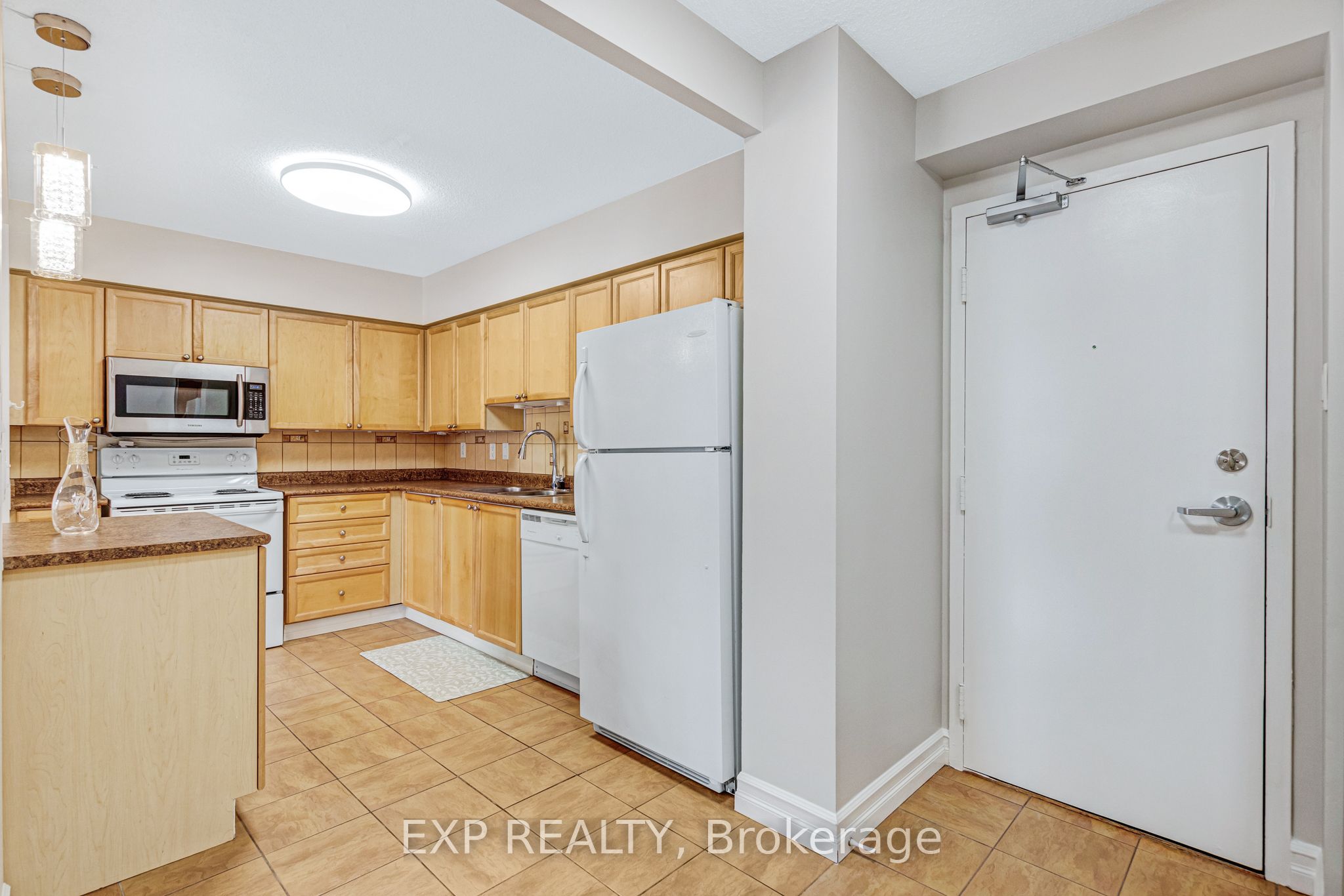 260 Davis Drive 1014, Newmarket, ON L3Y 7C3 photo 4