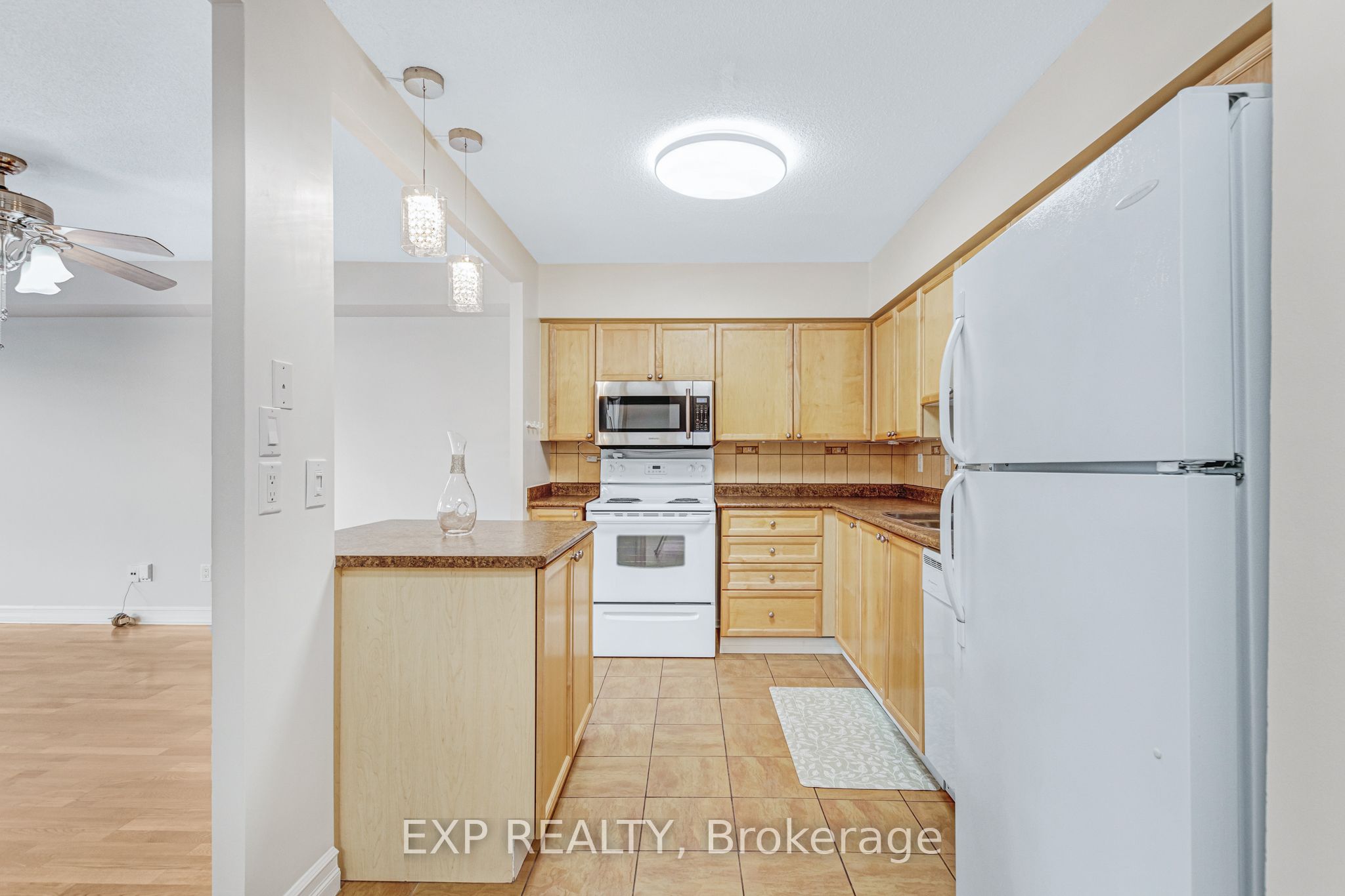 260 Davis Drive 1014, Newmarket, ON L3Y 7C3 photo 5