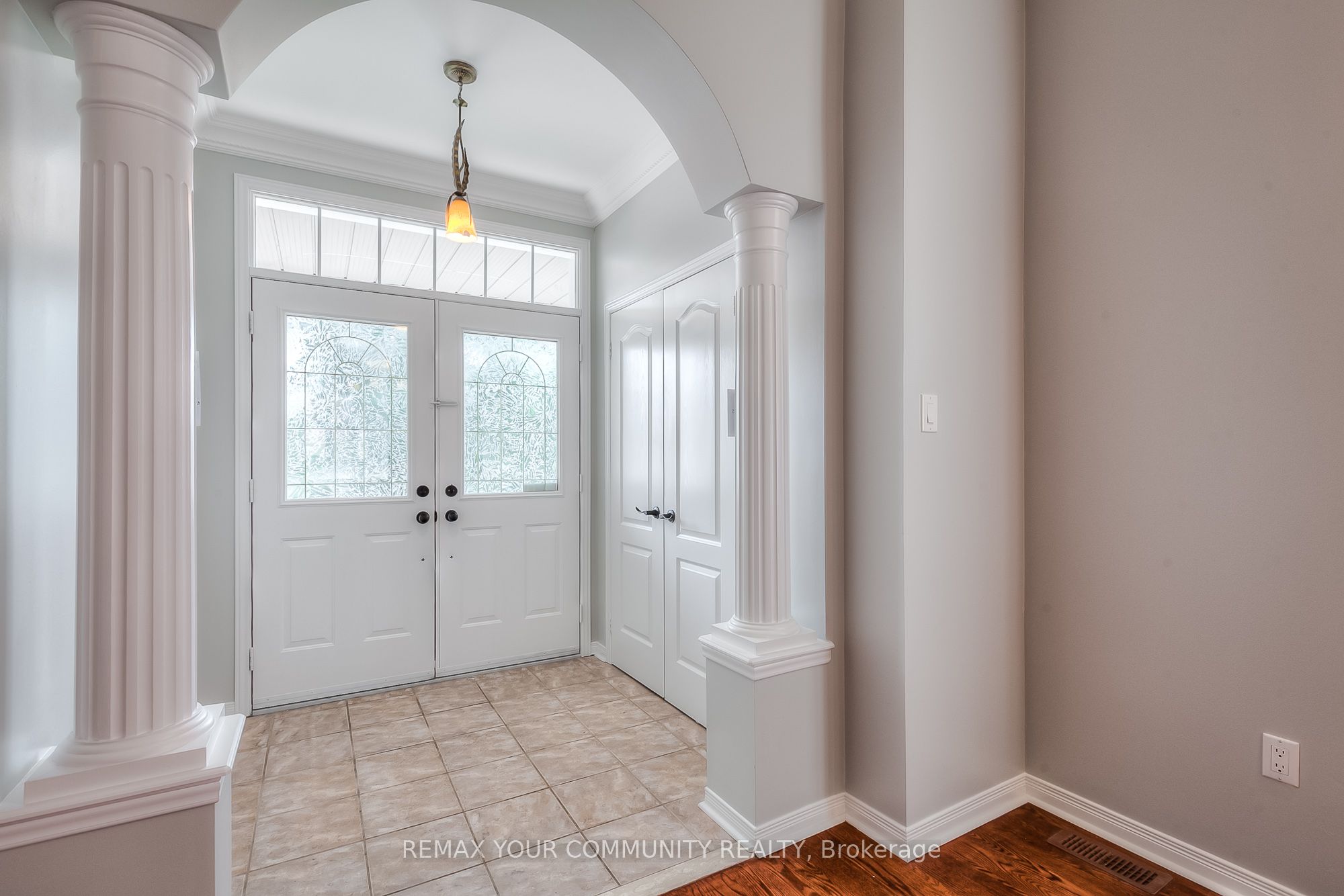 222 Kayla Crescent (Upper), Vaughan, ON L6A 3P3 photo 4