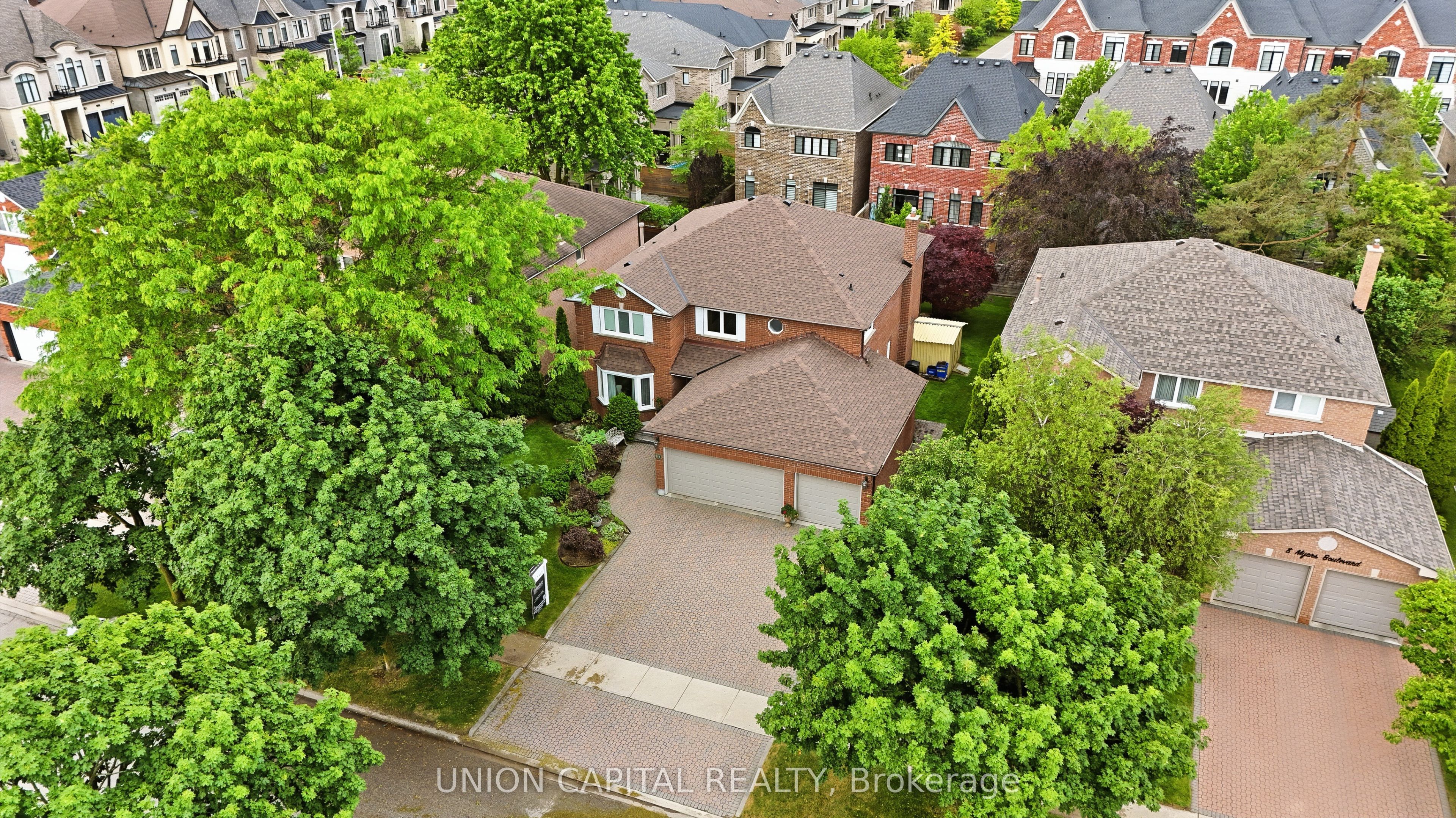 10 Myers Boulevard, Richmond Hill, ON L4C 0C2 photo 2