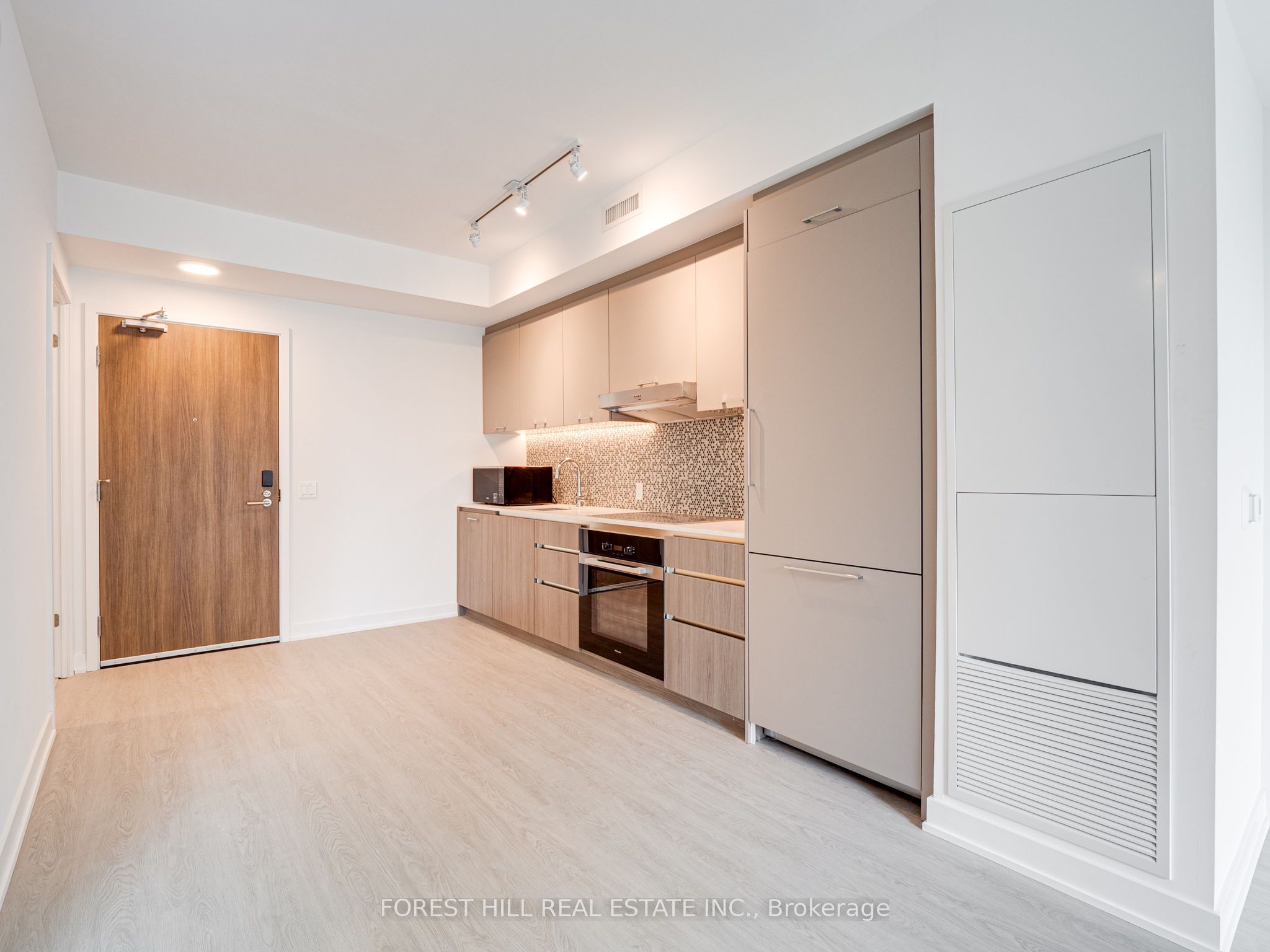 8188 Yonge Street 202, Vaughan, ON L4J 0M2 photo 4