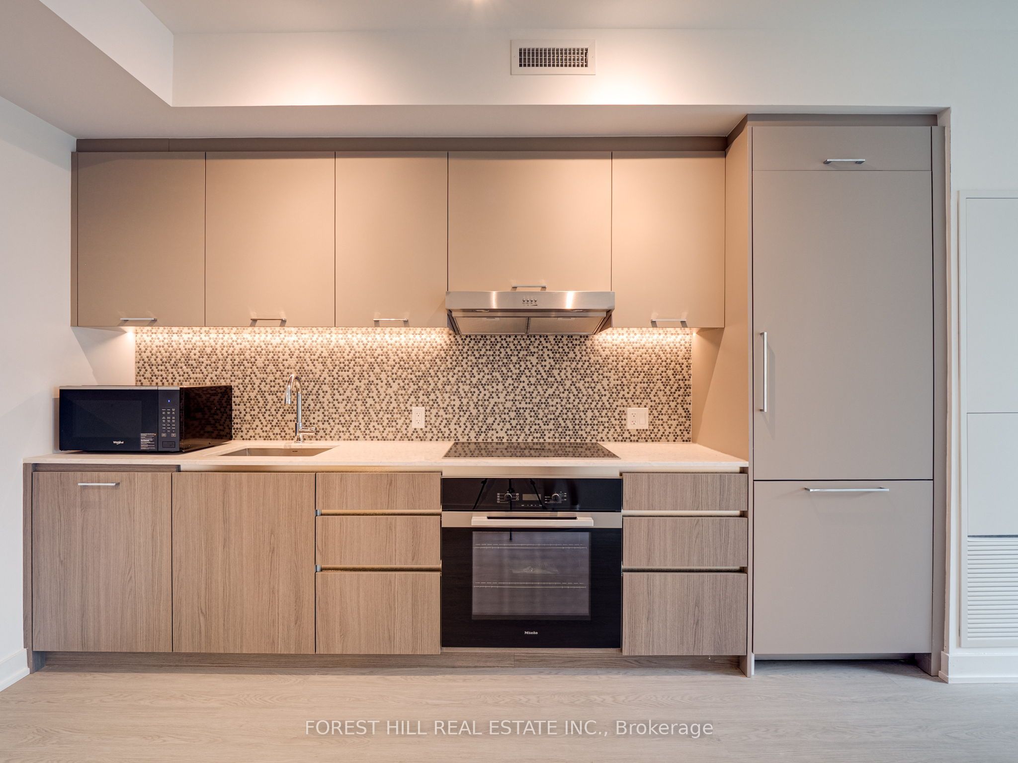 8188 Yonge Street 202, Vaughan, ON L4J 0M2 photo 5