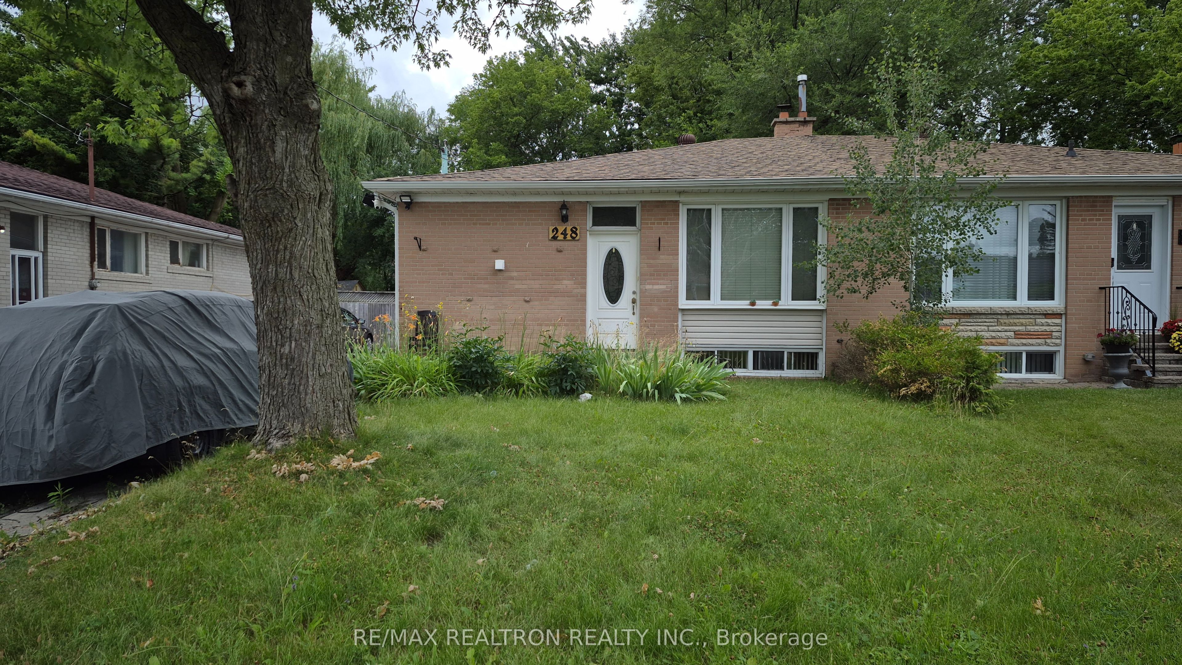 248 Blue Grass Boulevard Main Flr., Richmond Hill, ON L4C 3H2