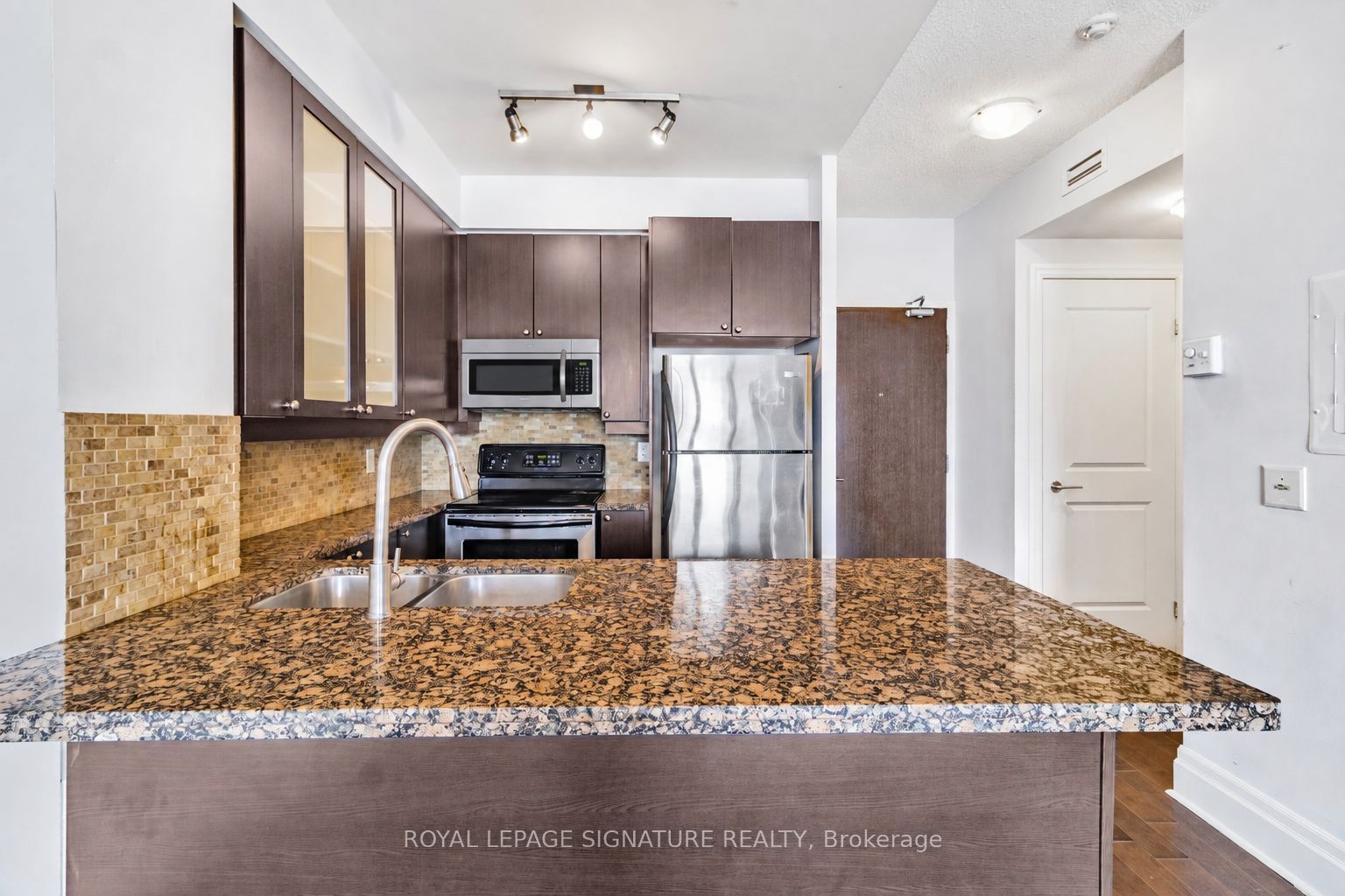 39 Upper Duke Crescent 408, Markham, ON L6G 0B8 photo 5
