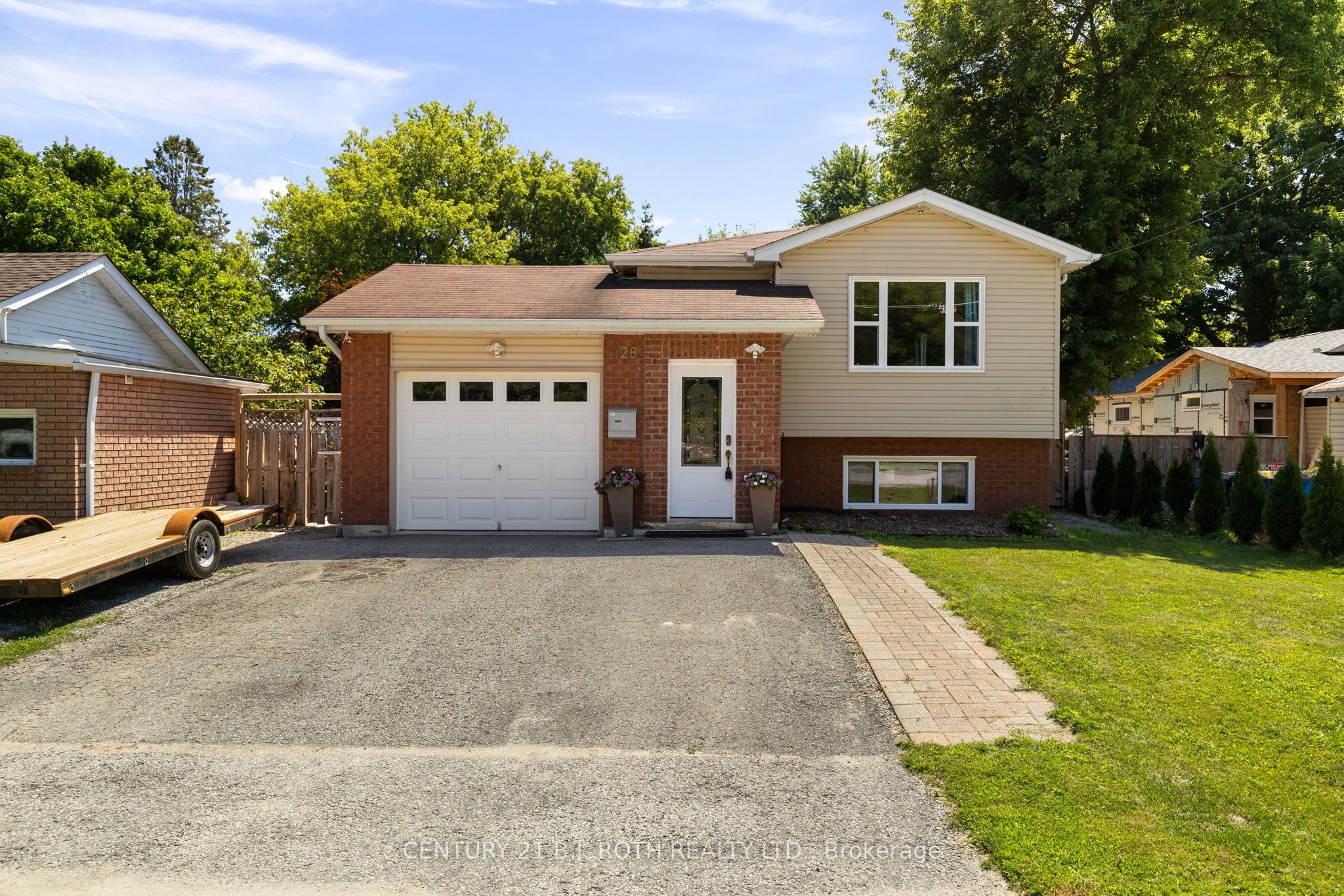 128 Queen Street, Essa, ON L0M 1B0