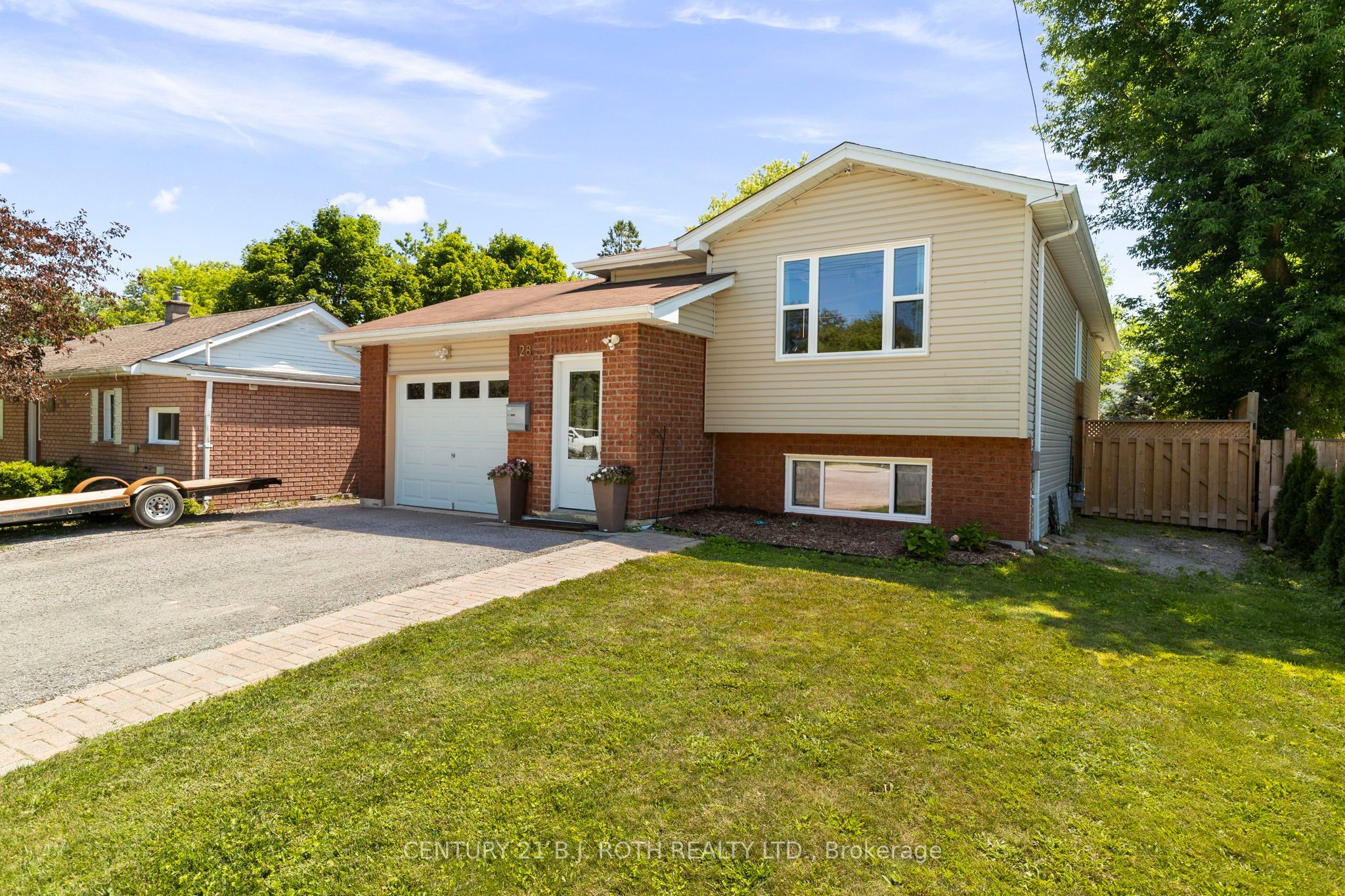 128 Queen Street, Essa, ON L0M 1B0 photo 2