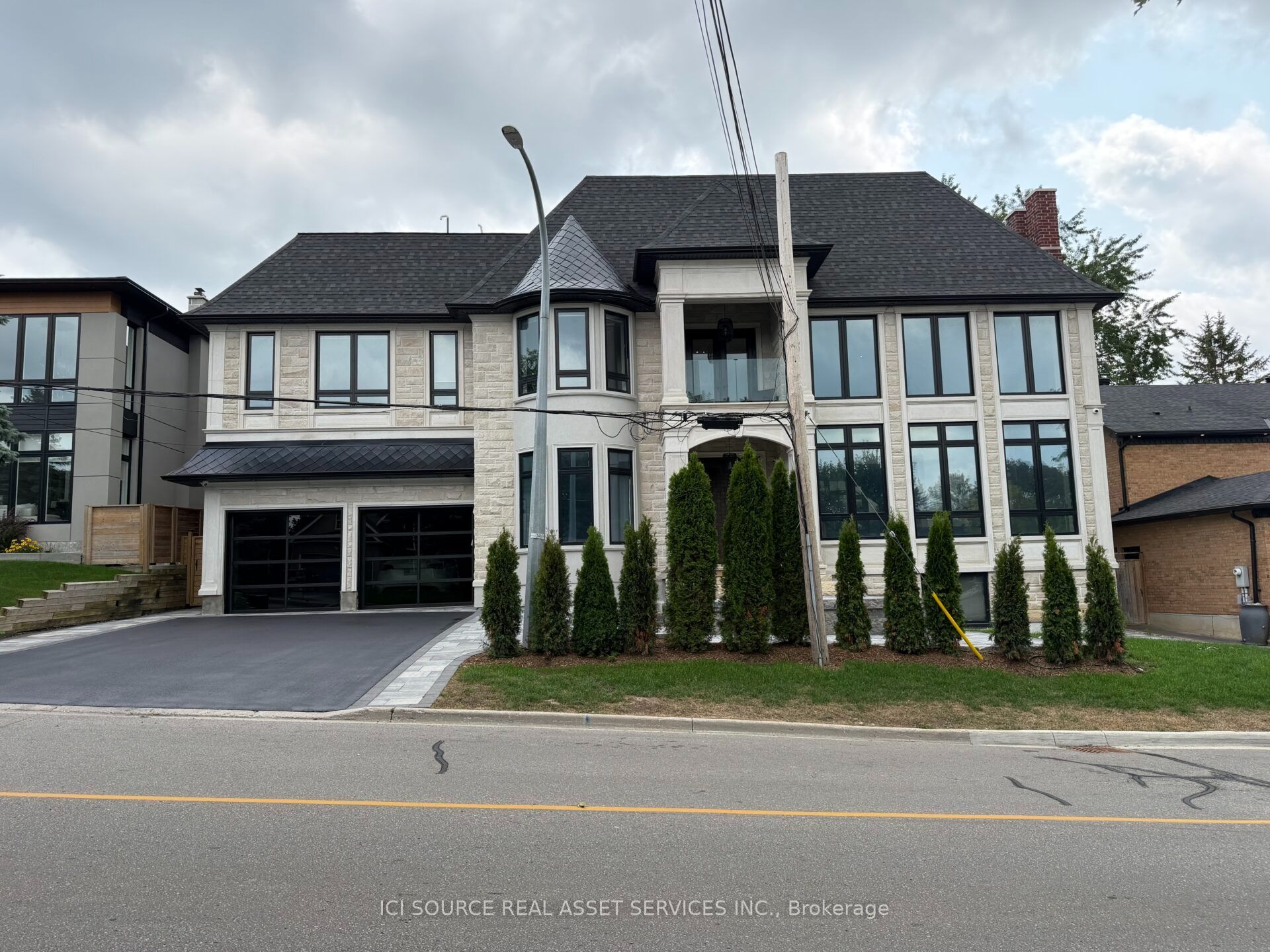 211 Kennedy Street W, Aurora, ON L4G 2L9