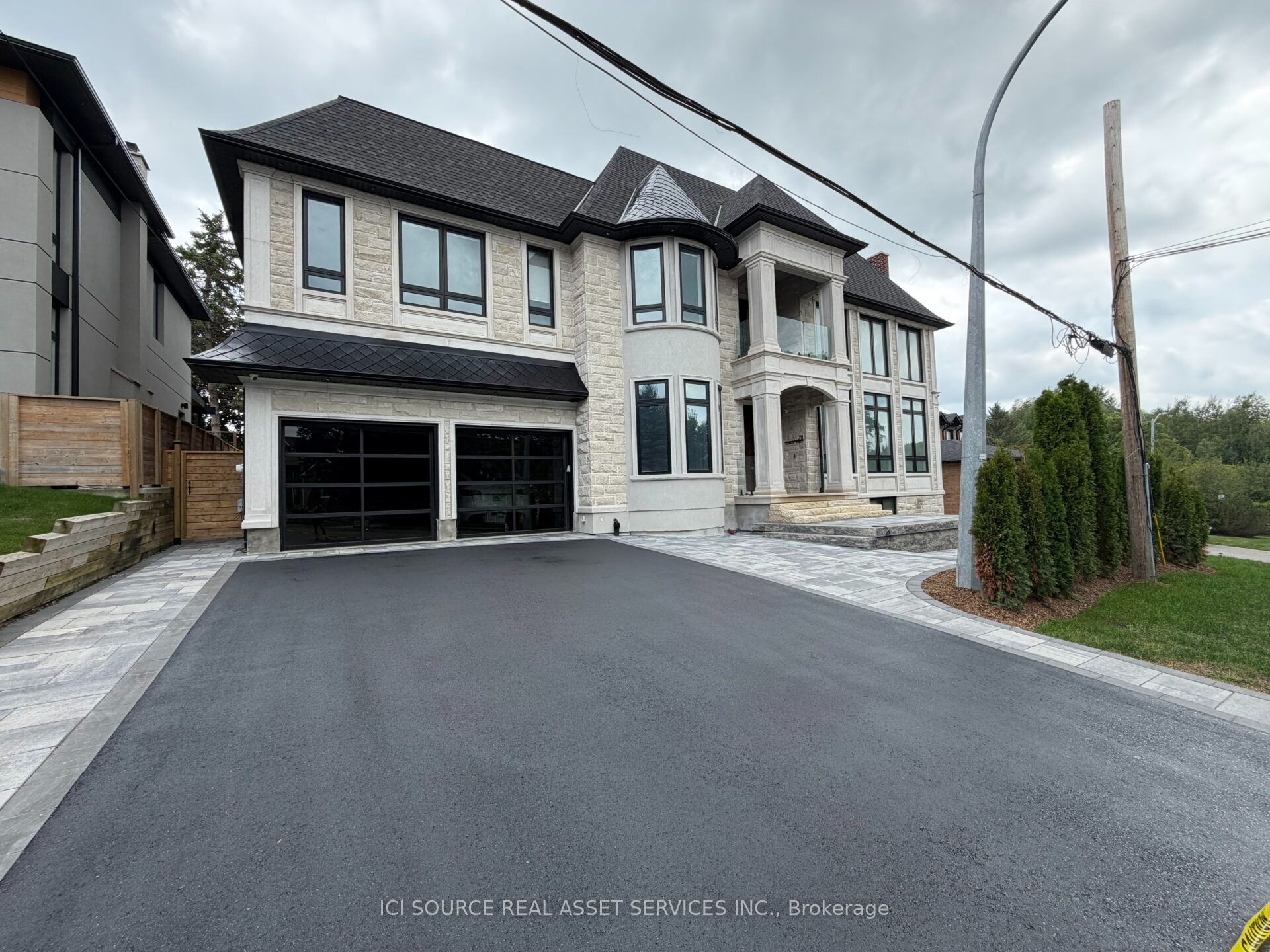 211 Kennedy Street W, Aurora, ON L4G 2L9 photo 2