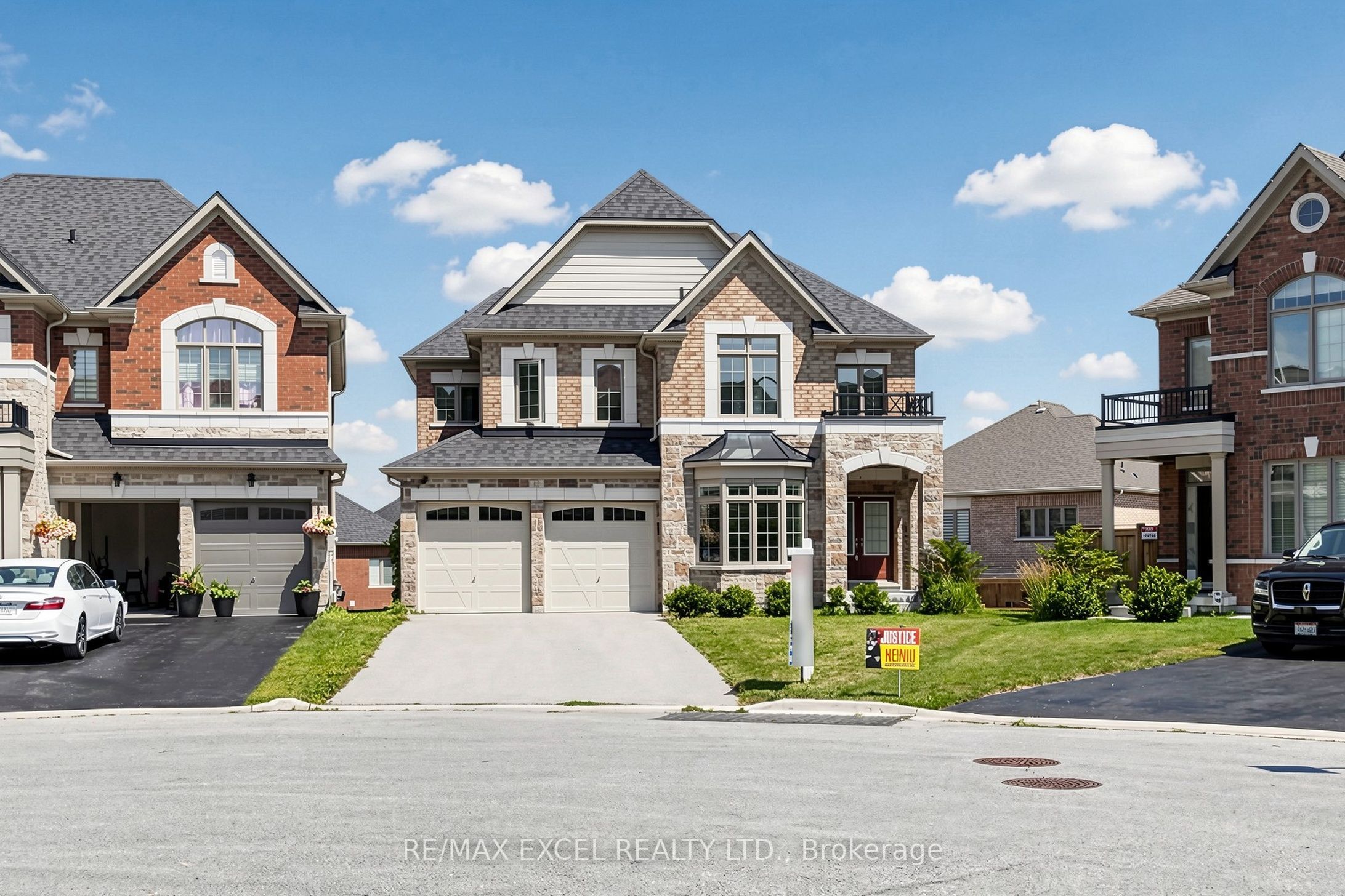 12 Acacia Court, East Gwillimbury, ON L9N 0V2 photo 2