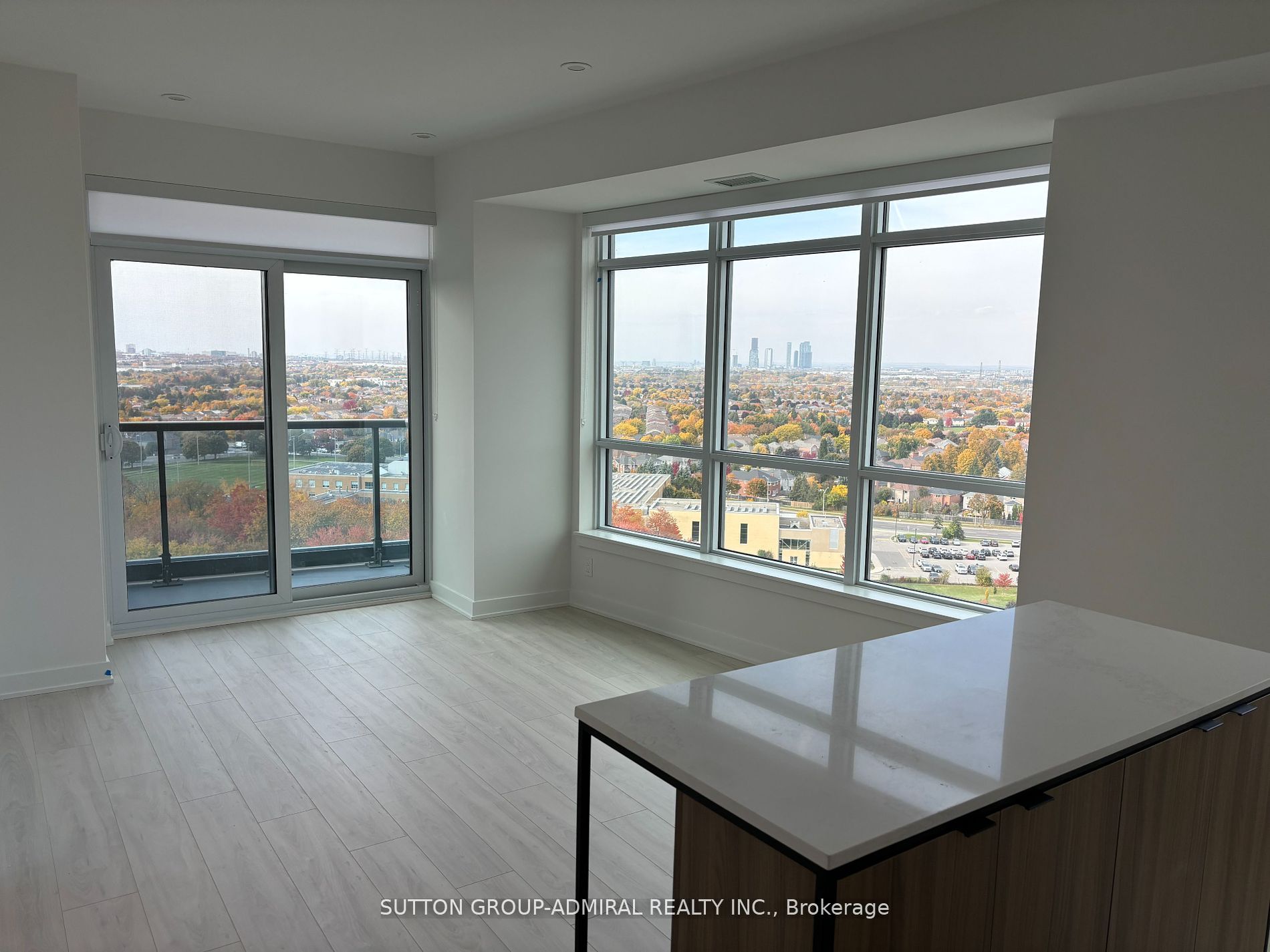 30 Upper Mall Way A1505, Vaughan, ON L4J 0L7 photo 3