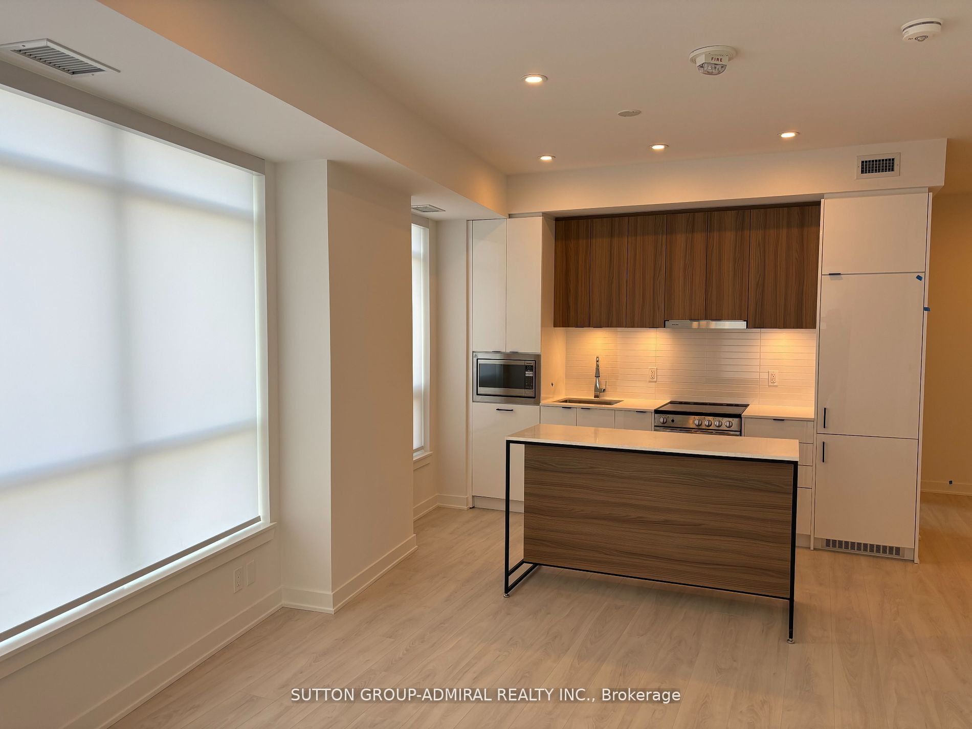 30 Upper Mall Way A1505, Vaughan, ON L4J 0L7 photo 4