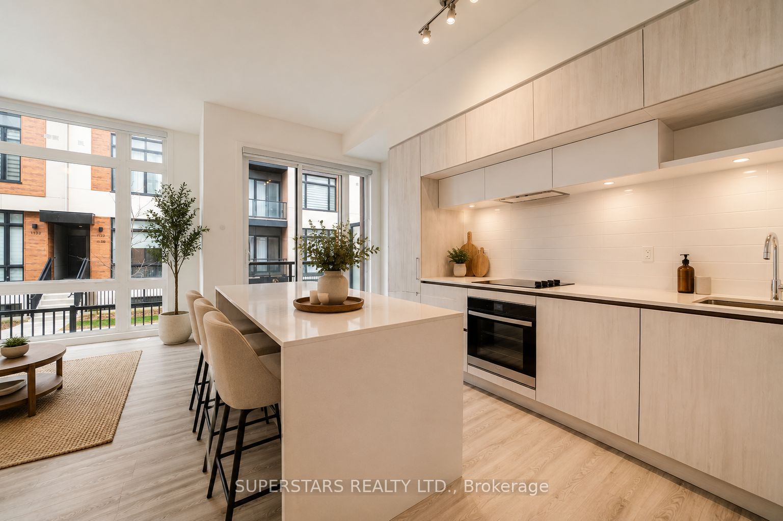 14 David Eyer Road 1005, Richmond Hill, ON L4S 0N4 photo 2