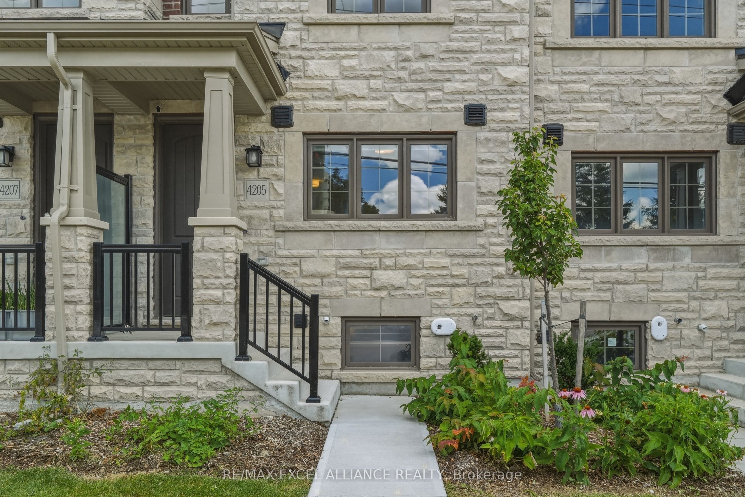 4205 Major Mackenzie Drive E, Markham, ON L6C 3L5 photo 3