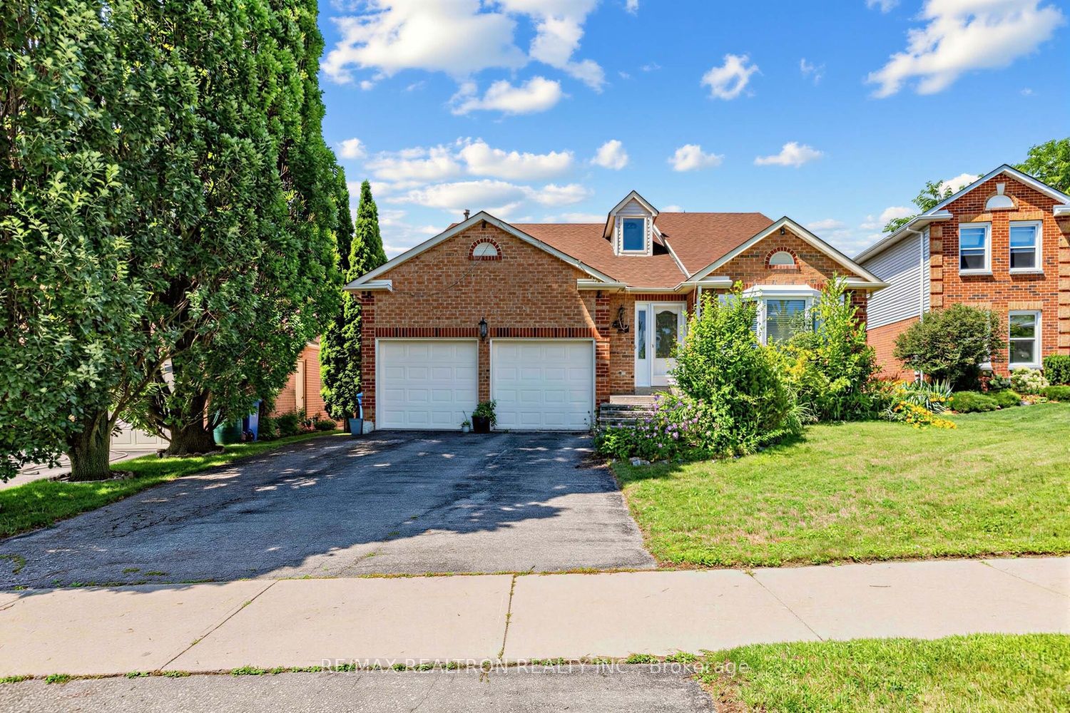 416 Alex Doner Drive, Newmarket, ON L3X 1C4 photo 2