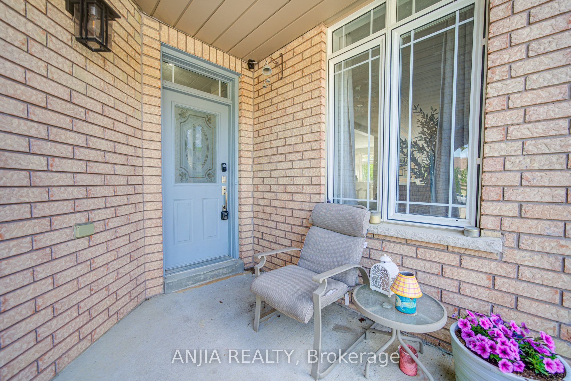 132 Estate Garden Drive, Richmond Hill, ON L4E 3X8 photo 5