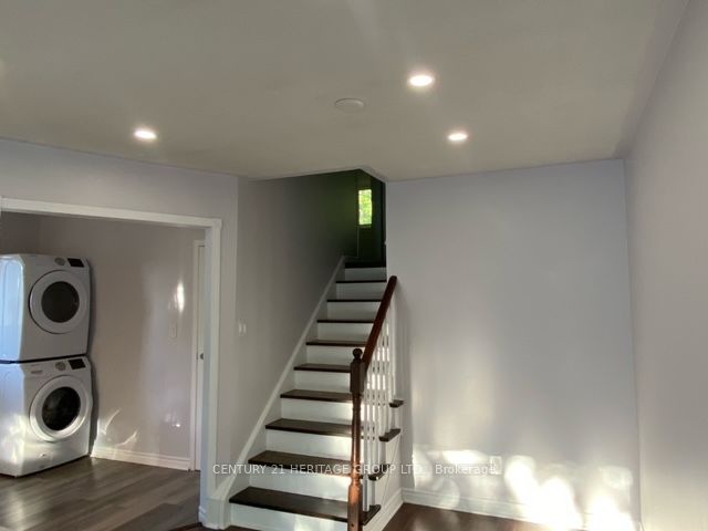 779 Greenfield Crescent Main, Newmarket, ON L3Y 3B2 photo 3