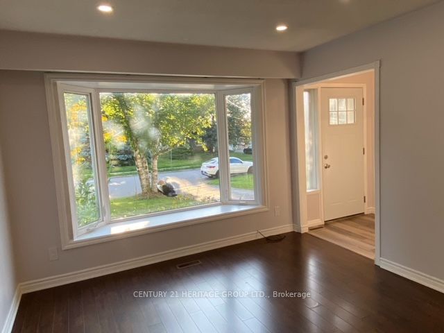 779 Greenfield Crescent Main, Newmarket, ON L3Y 3B2 photo 4
