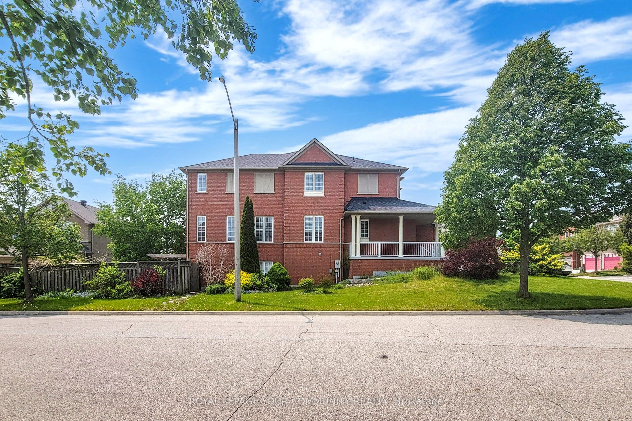 39 Lark Crescent, Richmond Hill, ON L4S 2N2 photo 2