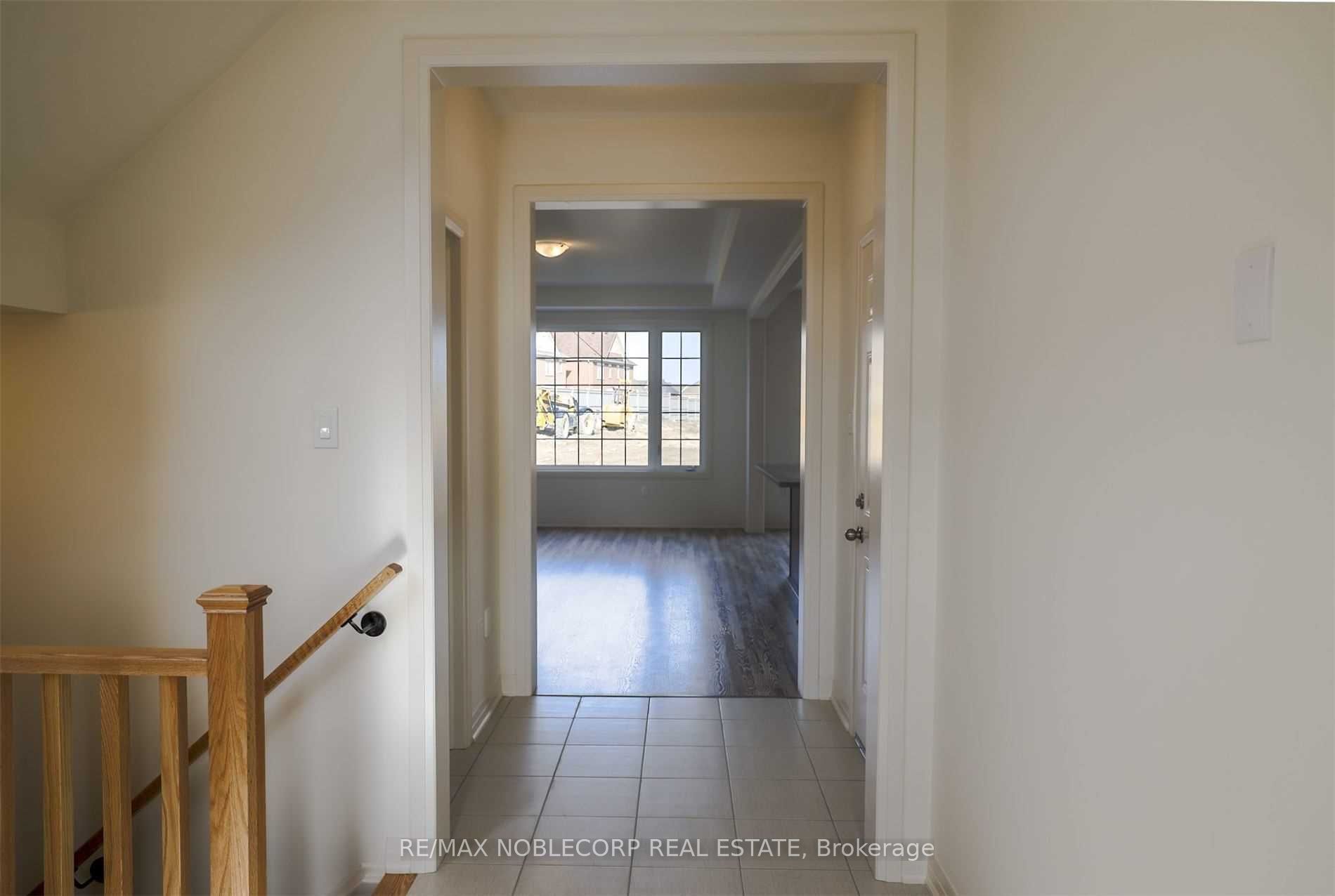 137 Casserley Crescent, New Tecumseth, ON L0G 1W0 photo 2