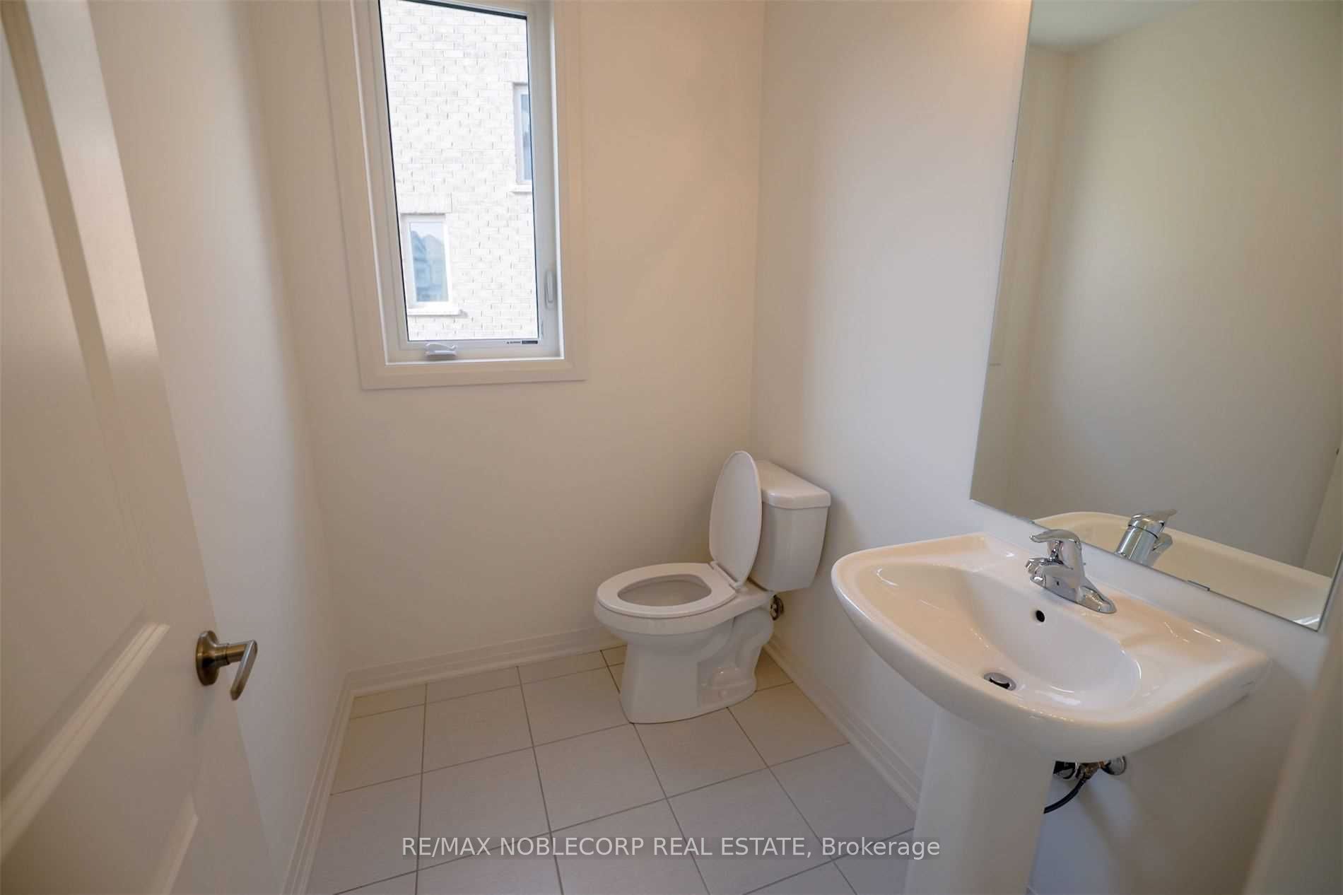 137 Casserley Crescent, New Tecumseth, ON L0G 1W0 photo 3