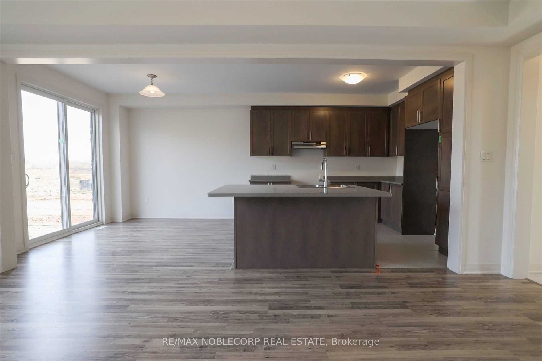 137 Casserley Crescent, New Tecumseth, ON L0G 1W0 photo 5