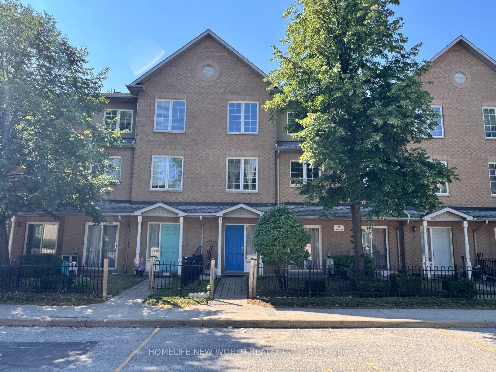 21 St. Moritz Way 12, Markham, ON L3R 4G4 photo 2