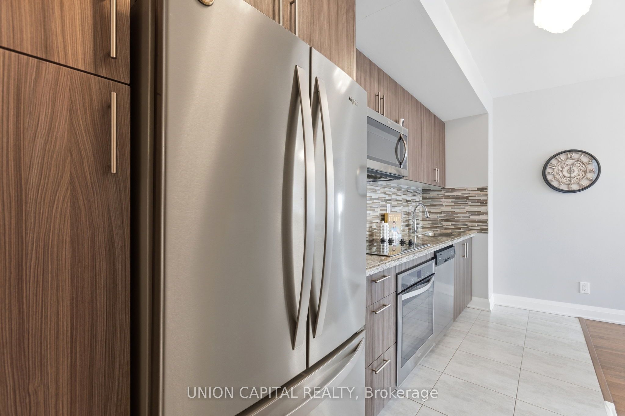112 Woodbridge Avenue 412, Vaughan, ON L4L 2S7 photo 3