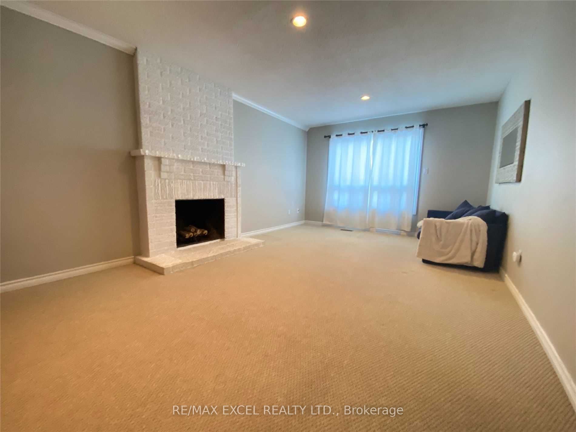 197 Lancaster Avenue Lower, Newmarket, ON L3Y 5X1 photo 2