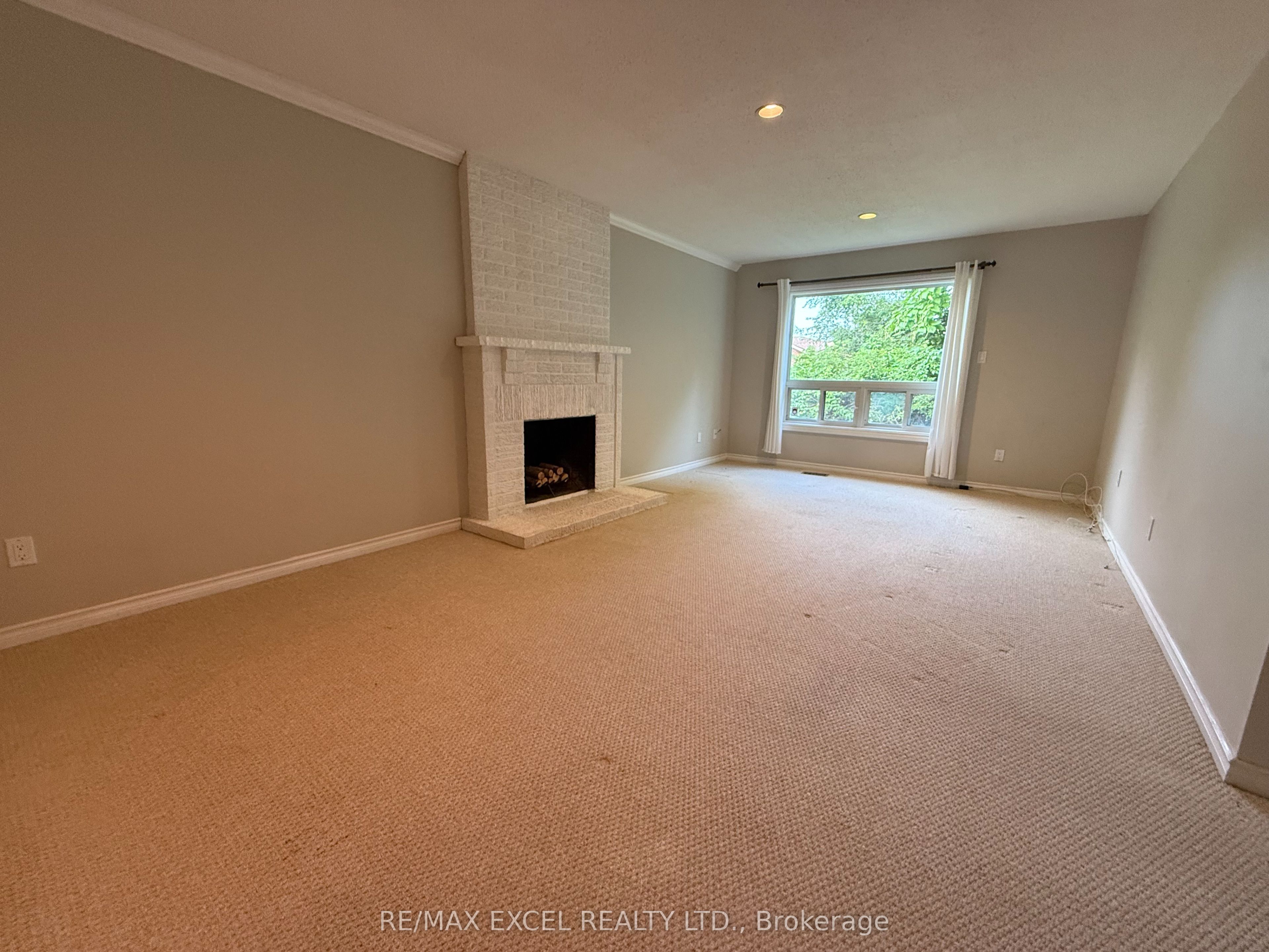 197 Lancaster Avenue Lower, Newmarket, ON L3Y 5X1 photo 3