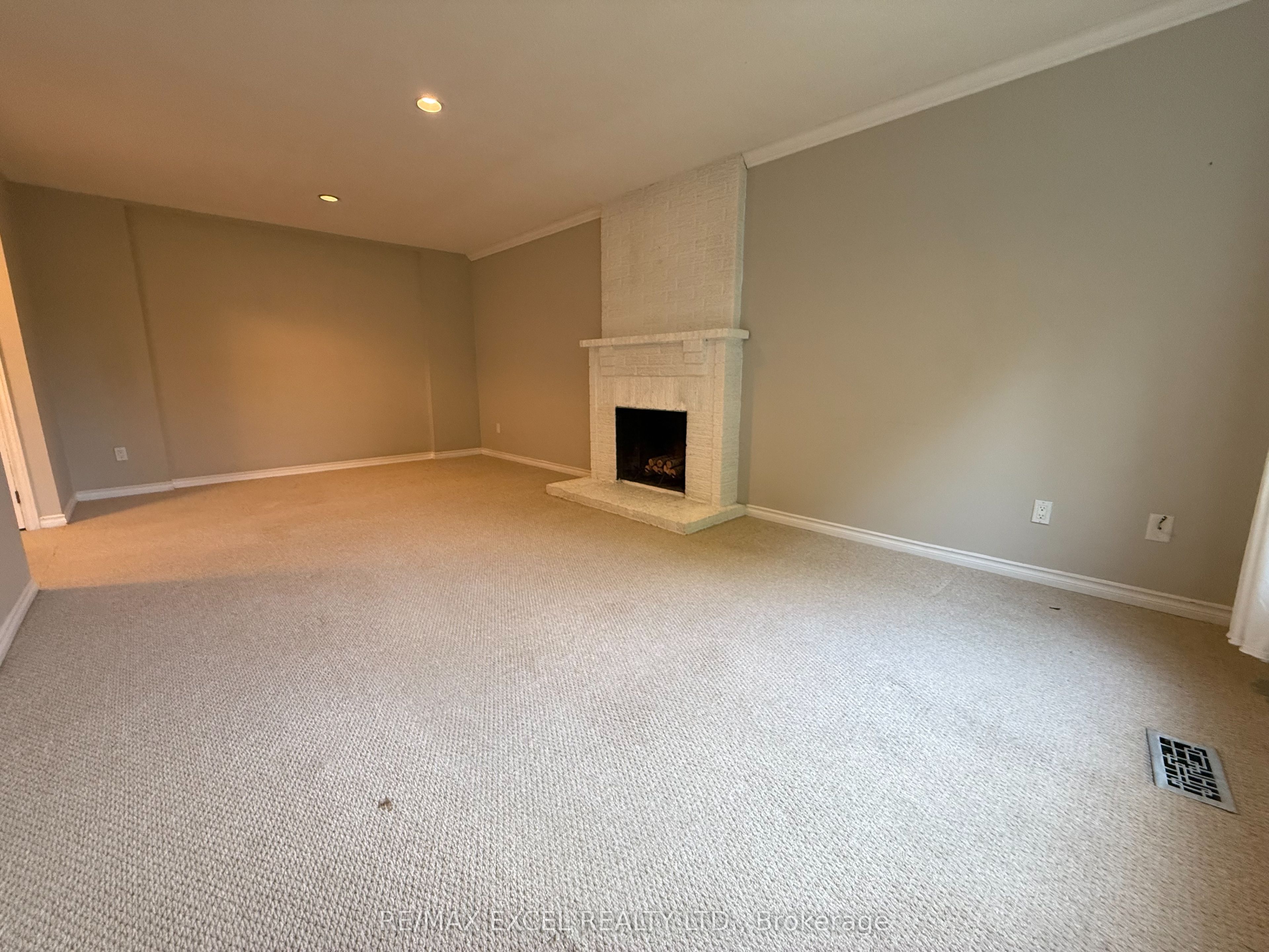 197 Lancaster Avenue Lower, Newmarket, ON L3Y 5X1 photo 5