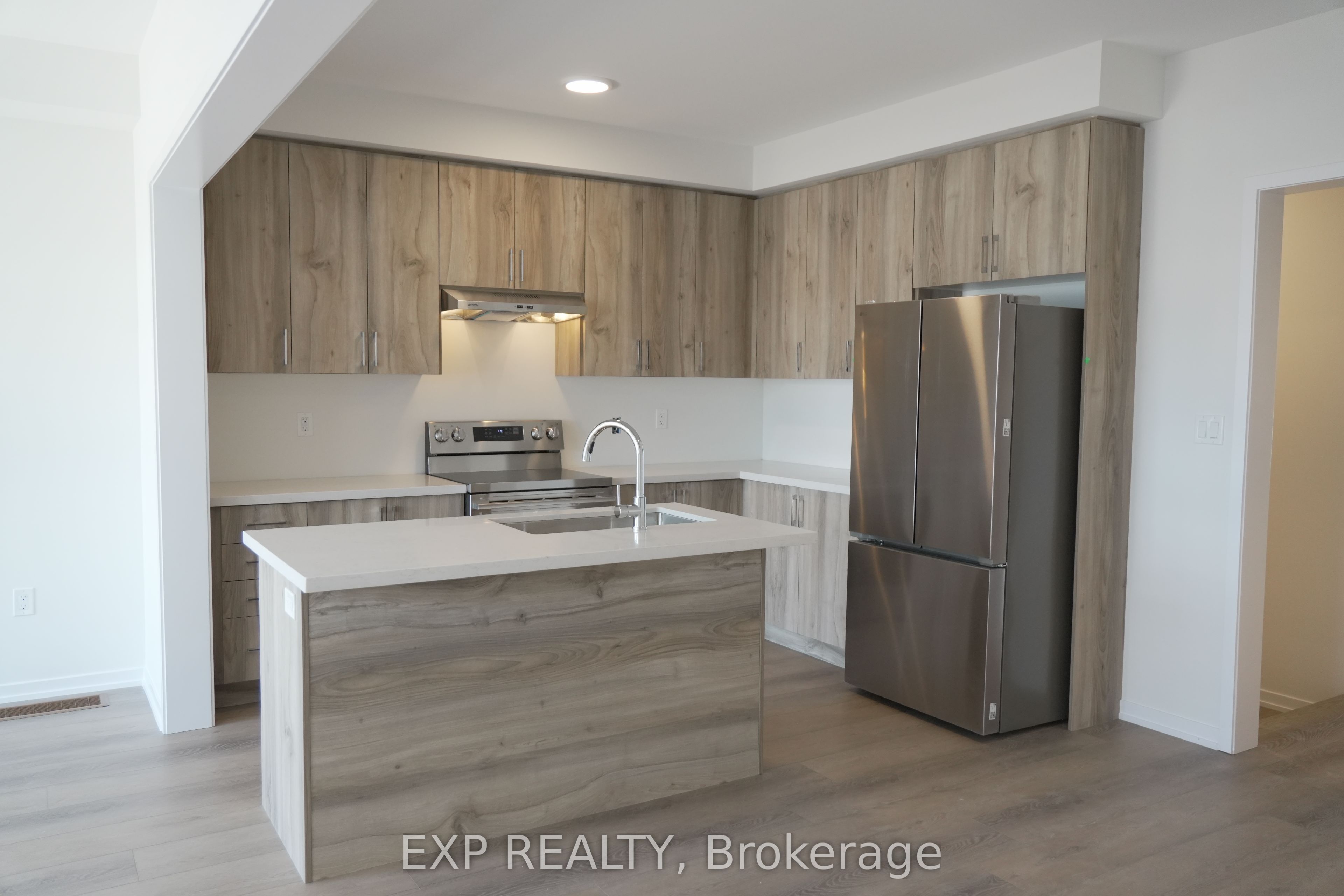 26 Alfred Garvey Gate, Georgina, ON L4P 0M4 photo 3