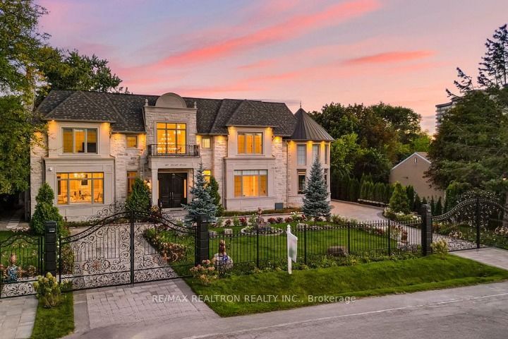 267 Arnold Avenue, Vaughan, ON L4J 1C3