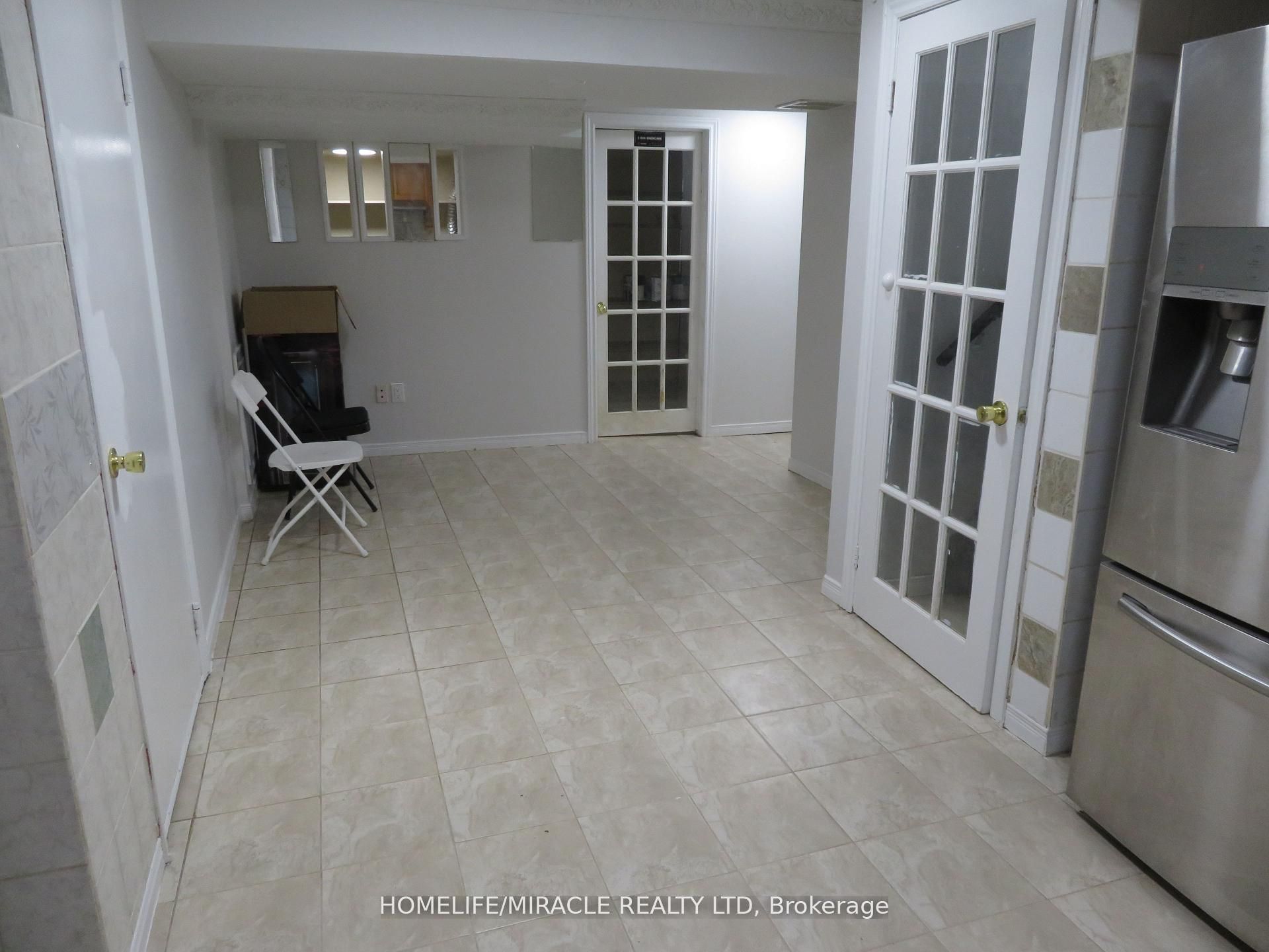 10 Pine Bough Manor, Richmond Hill, ON L4S 1A4 photo 3