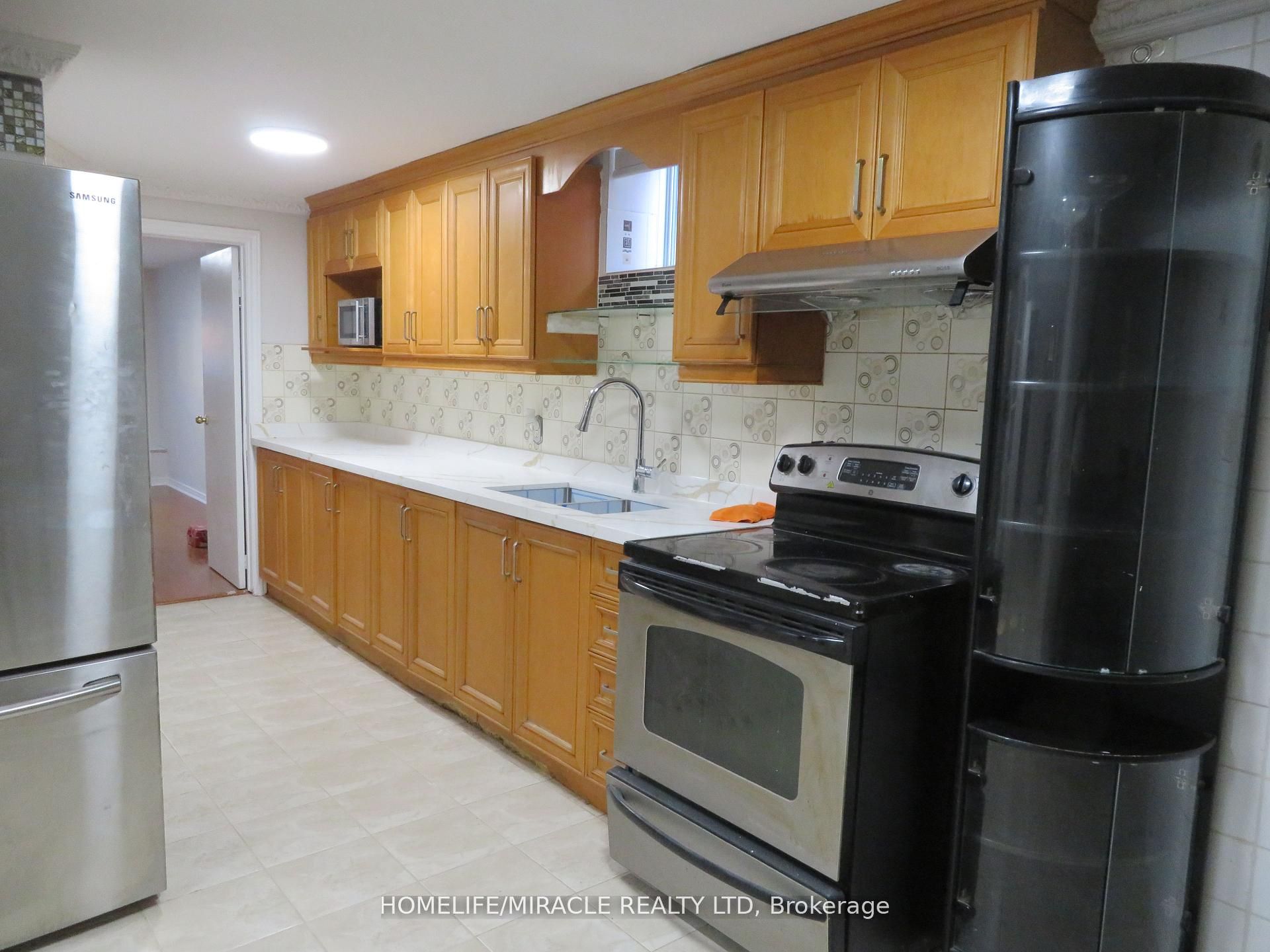 10 Pine Bough Manor, Richmond Hill, ON L4S 1A4 photo 4
