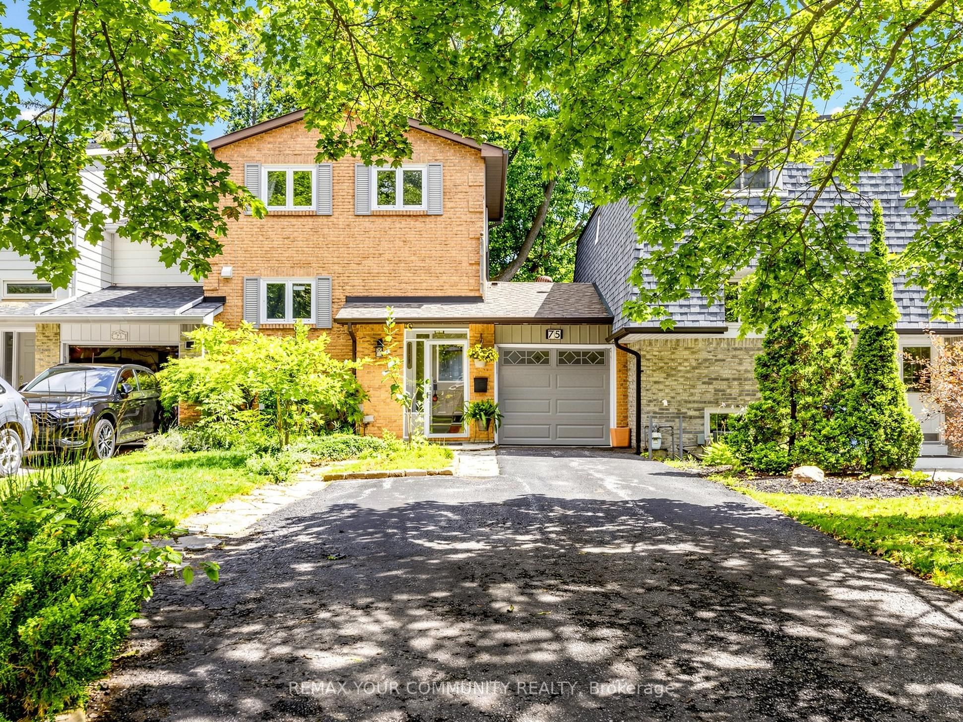 75 St. Andrews Court, Aurora, ON L4G 3B2 photo 2