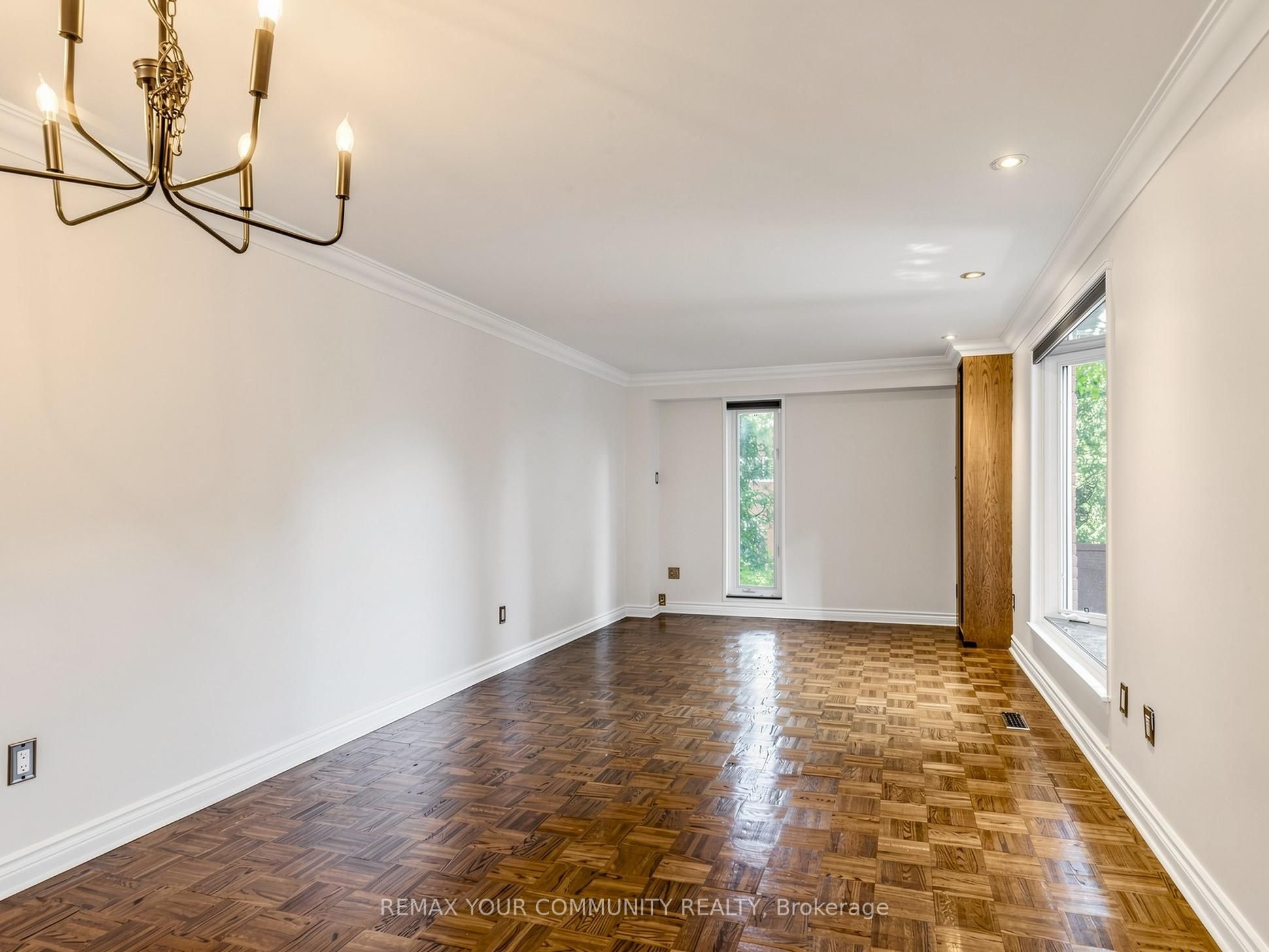 75 St. Andrews Court, Aurora, ON L4G 3B2 photo 4