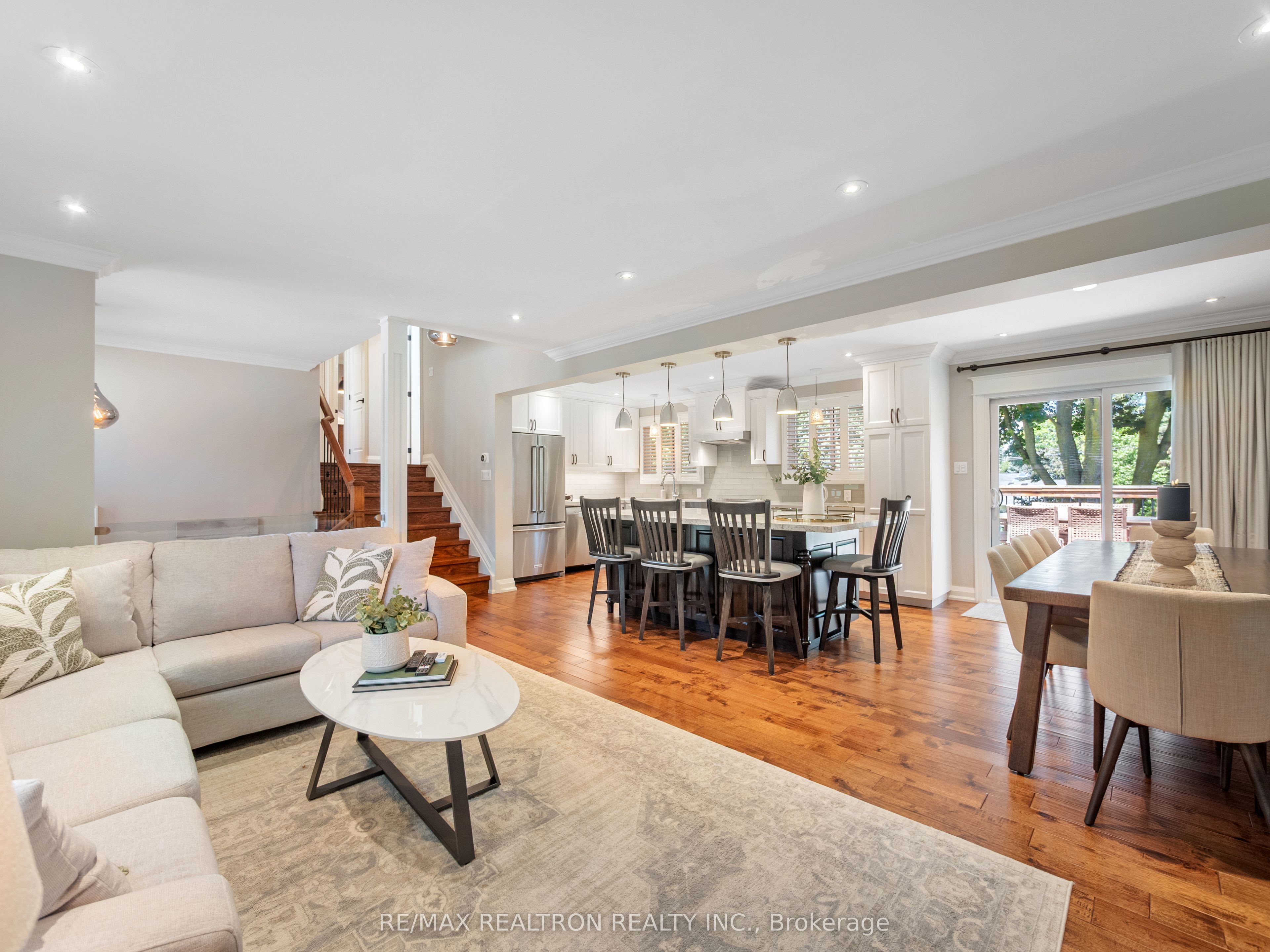 811 Three Seasons Drive, Newmarket, ON L3Y 2B7 photo 5